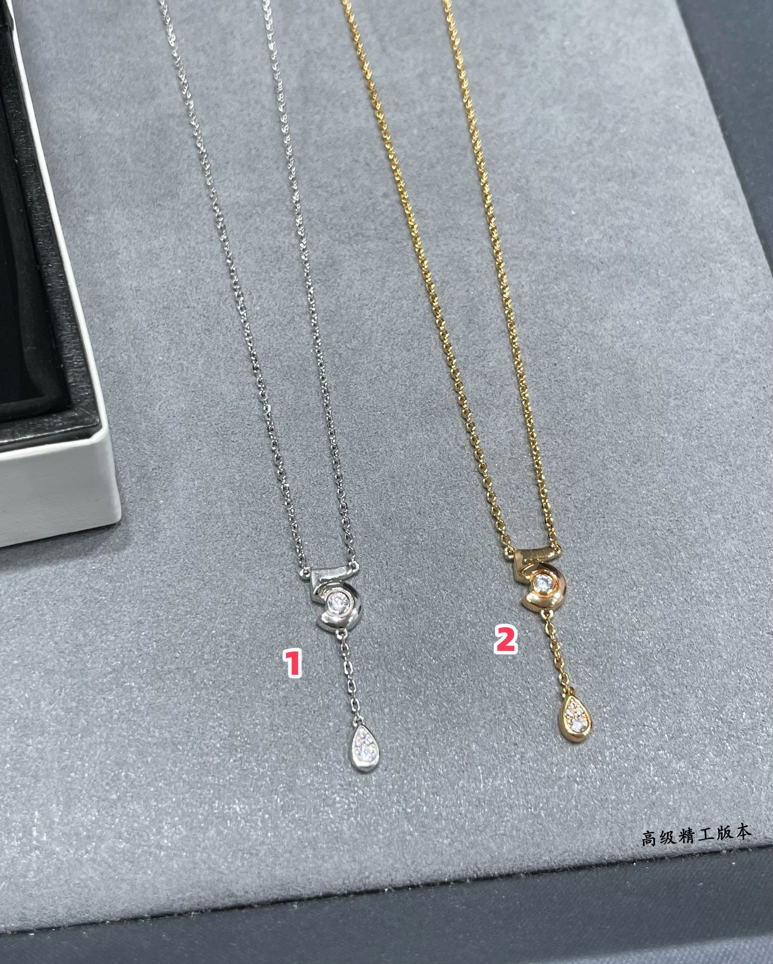 Ch*el 5-words chain necklace