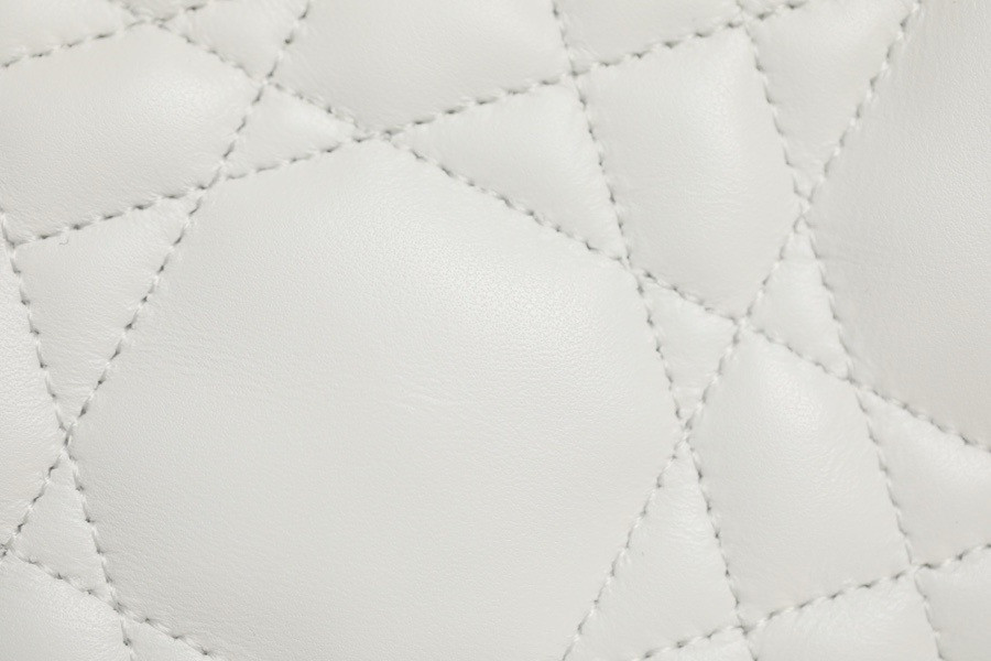 lambskin cannage medium D*or vibe hobo bag white