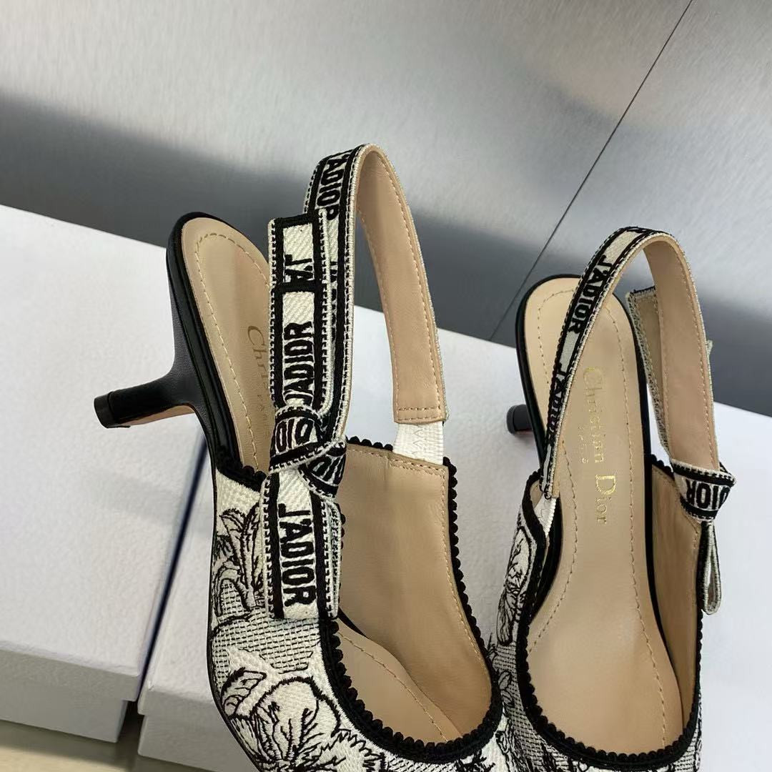 ua D*or j
