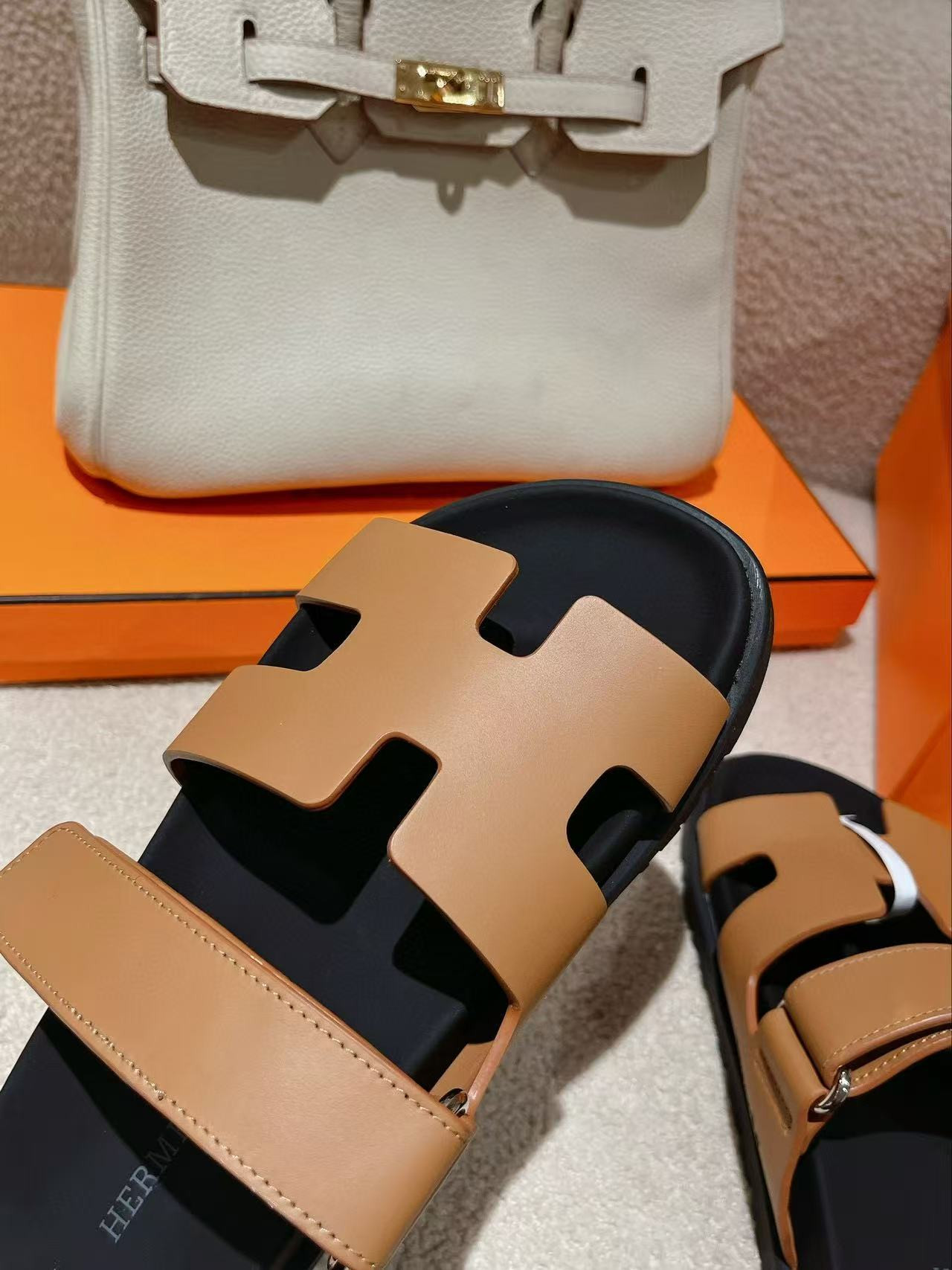 ua H**mes chypre sandal