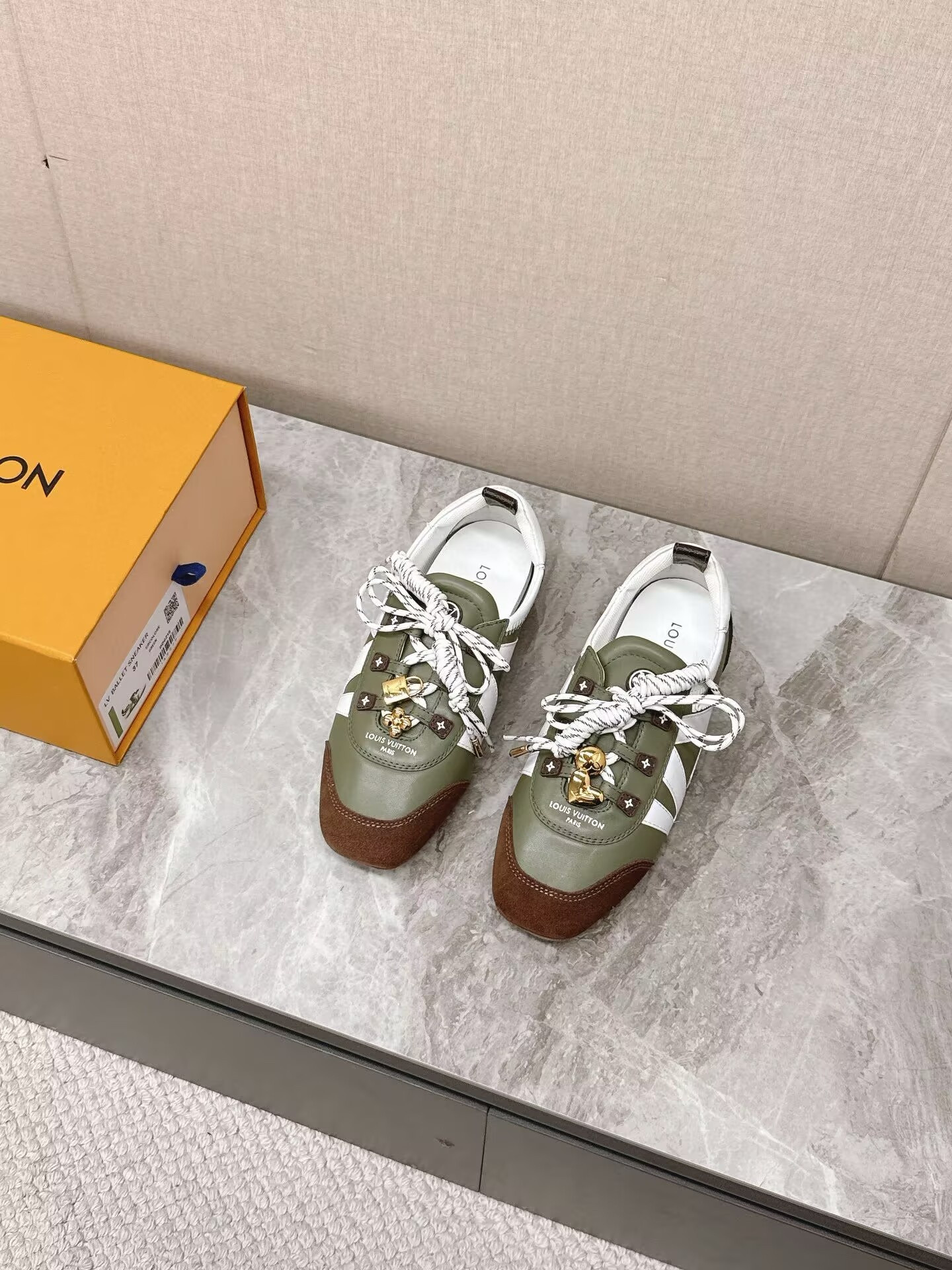 UA LV Sneaker