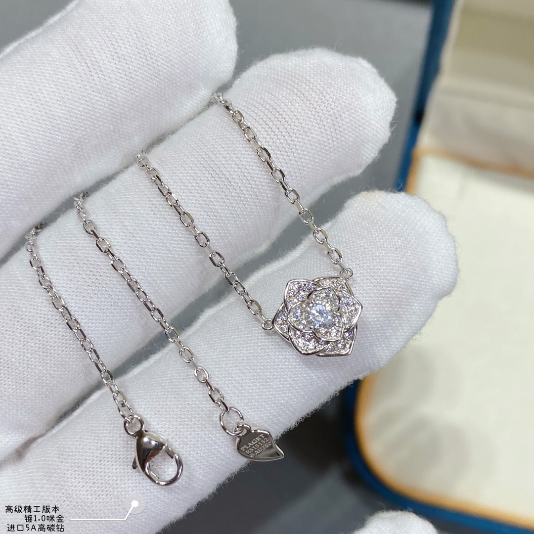 P1aget rose necklace