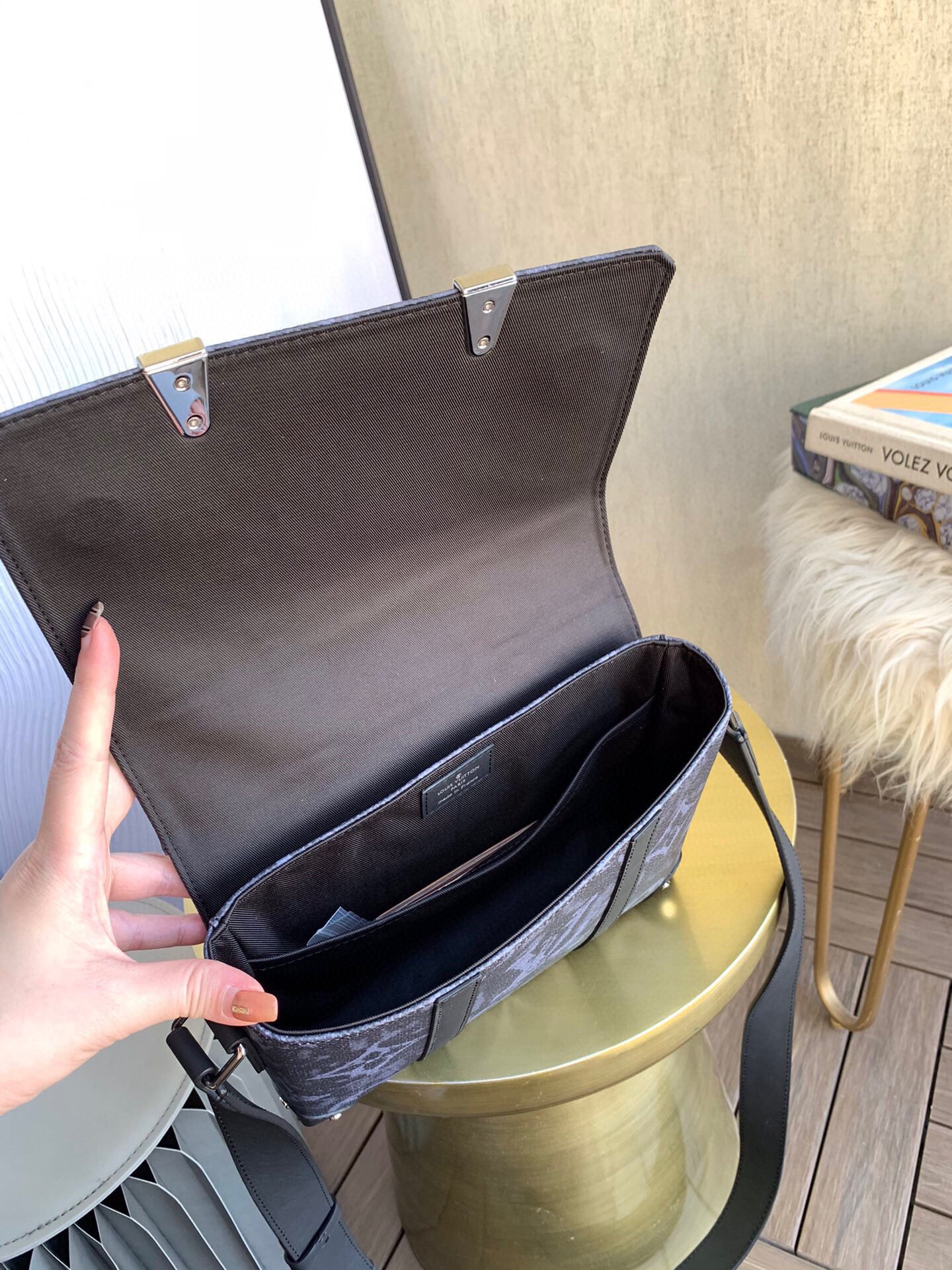 LV TRUNK MESSENGER M57271