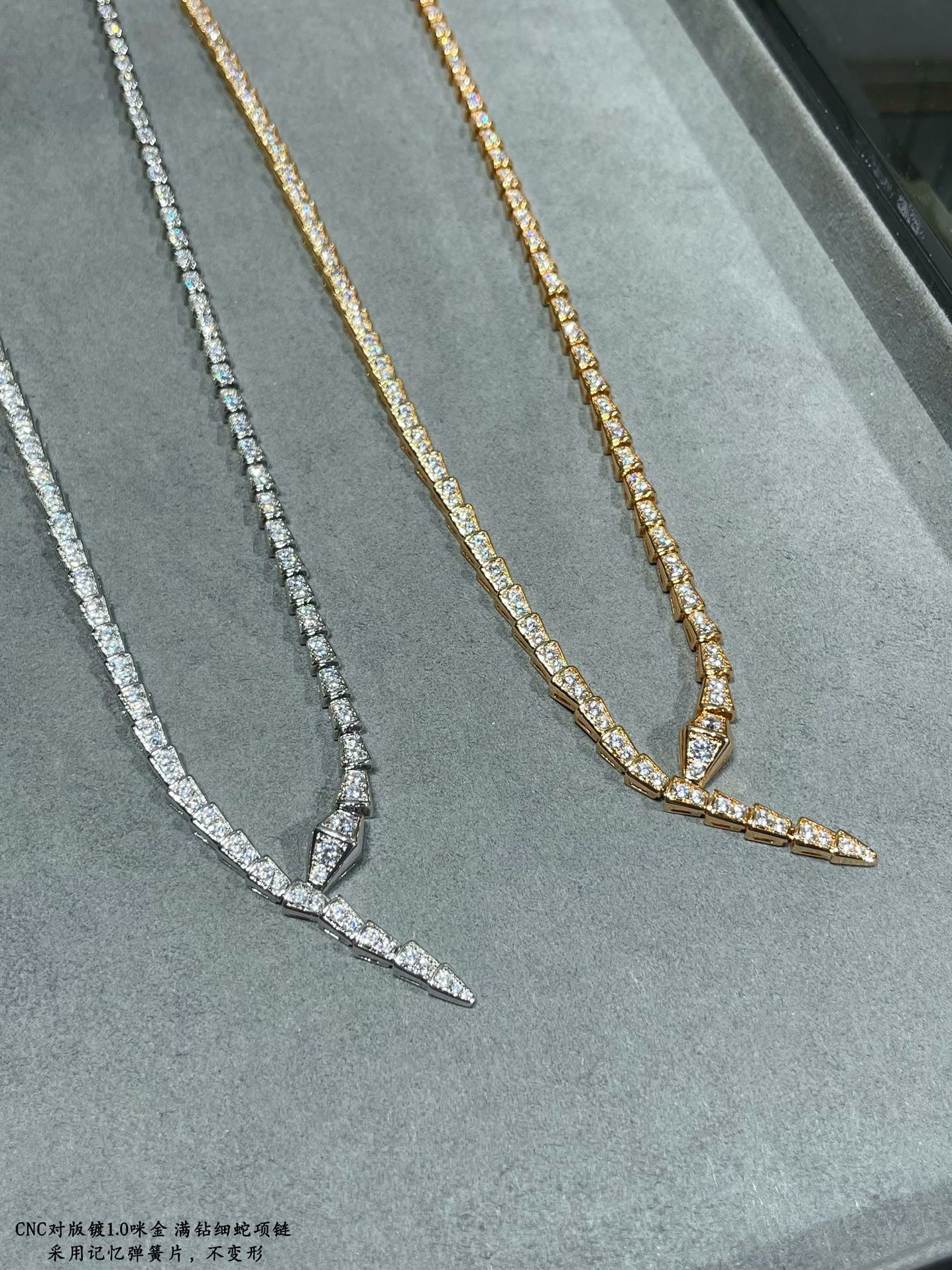 b*l*ai full of Di*m*nd snake necklace