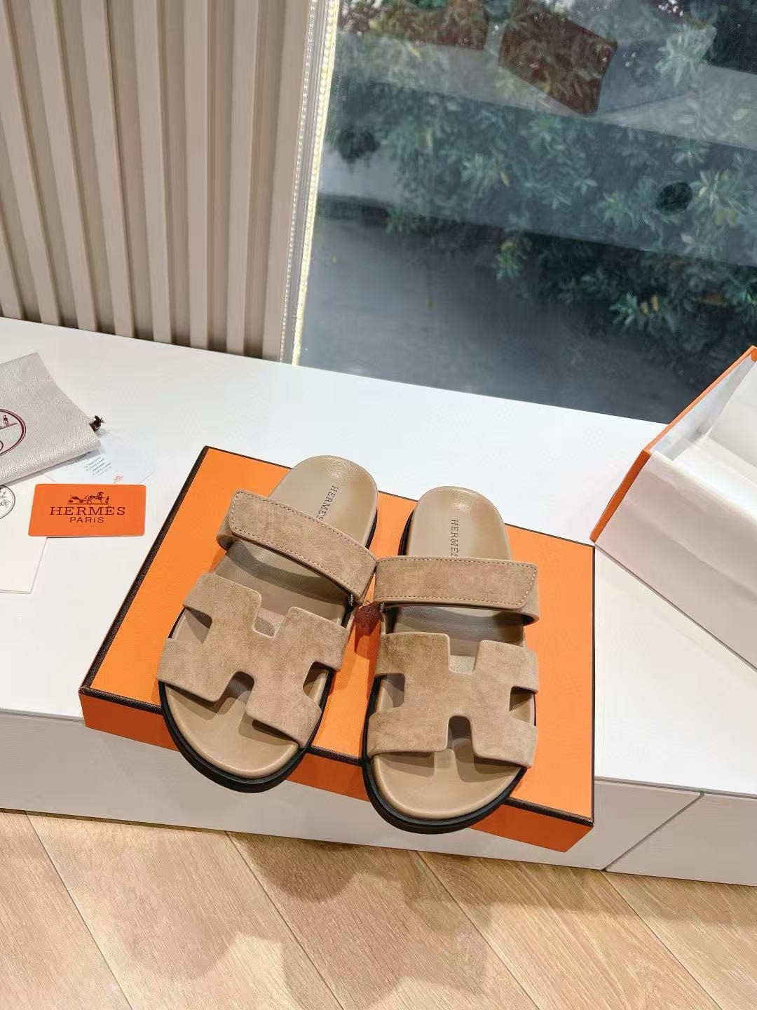 ua H**mes chypre sandal