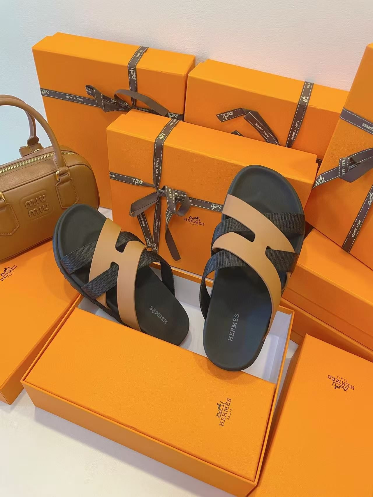 ua H**mes kazimir sandal