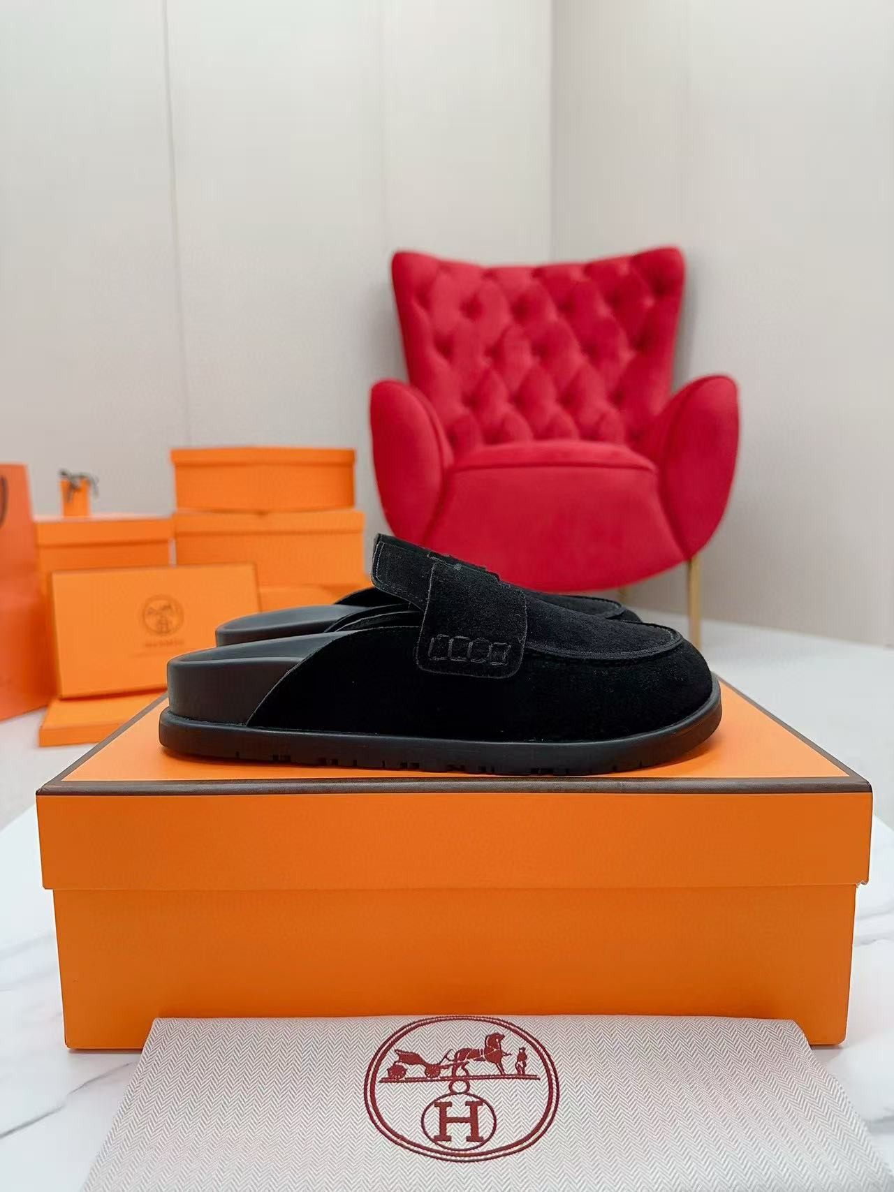 ua H**mes slippers