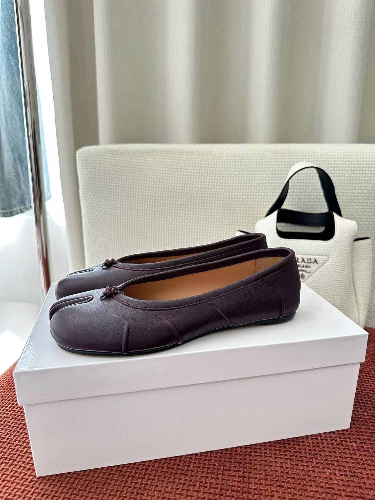 ua ma*s*n Ma*i*la tabi leather ballet flats