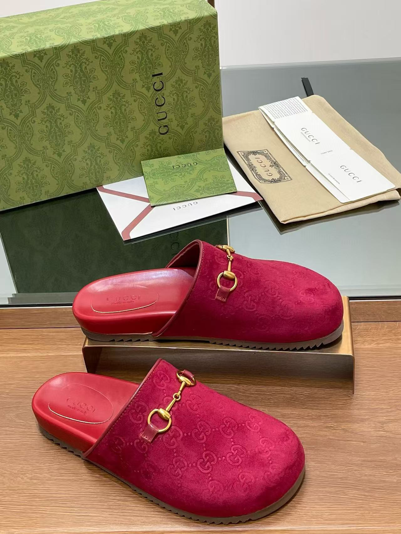 ua G*u*i slippers