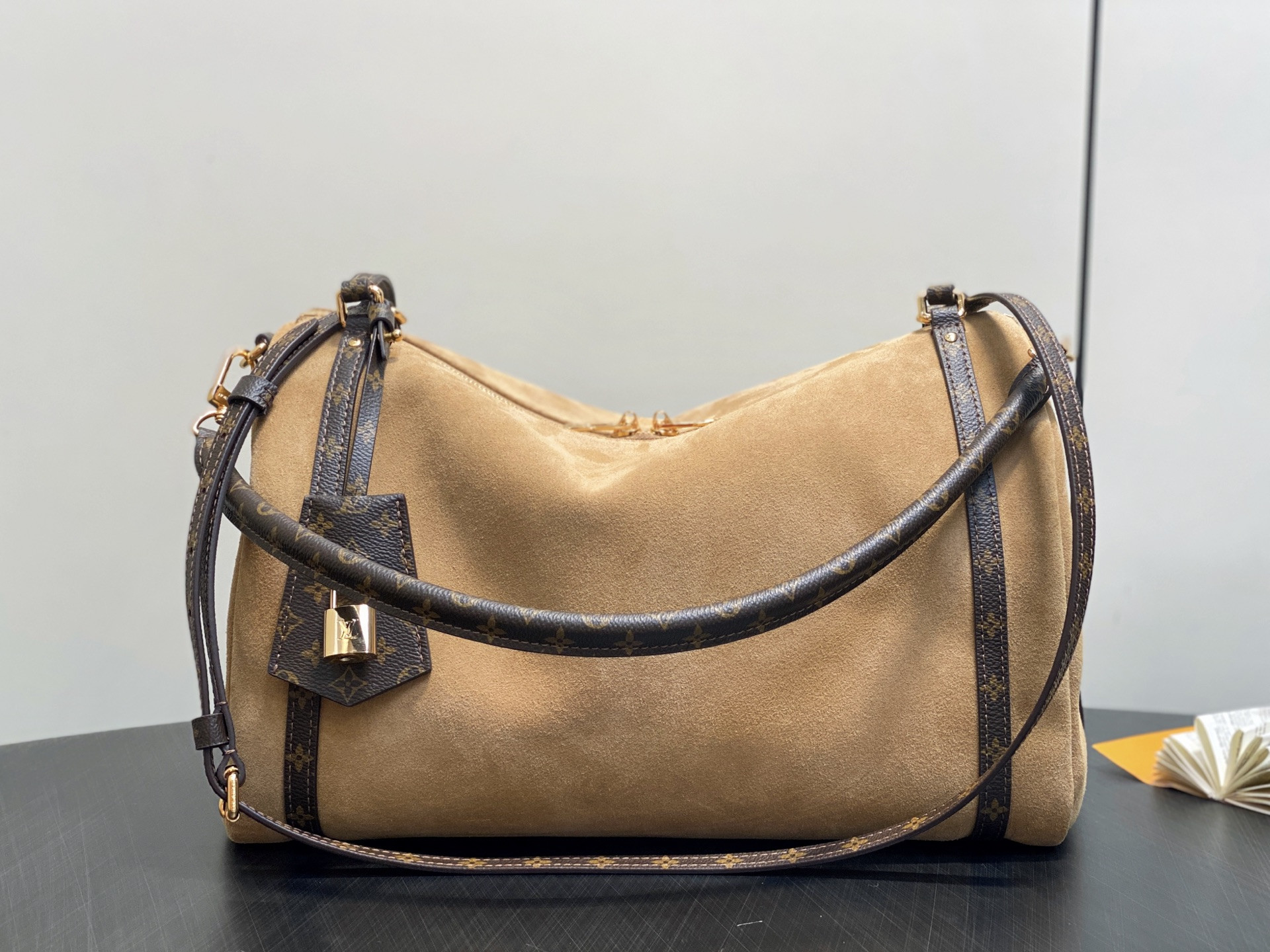 LV Express MM M26358 36x24x18.5cm