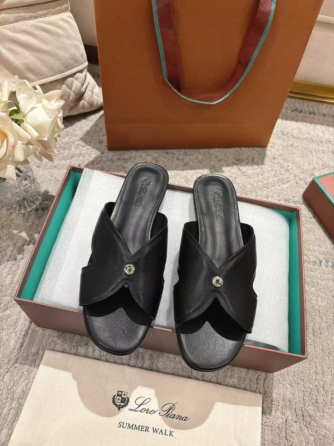 ua L**o p*ana vera sandal