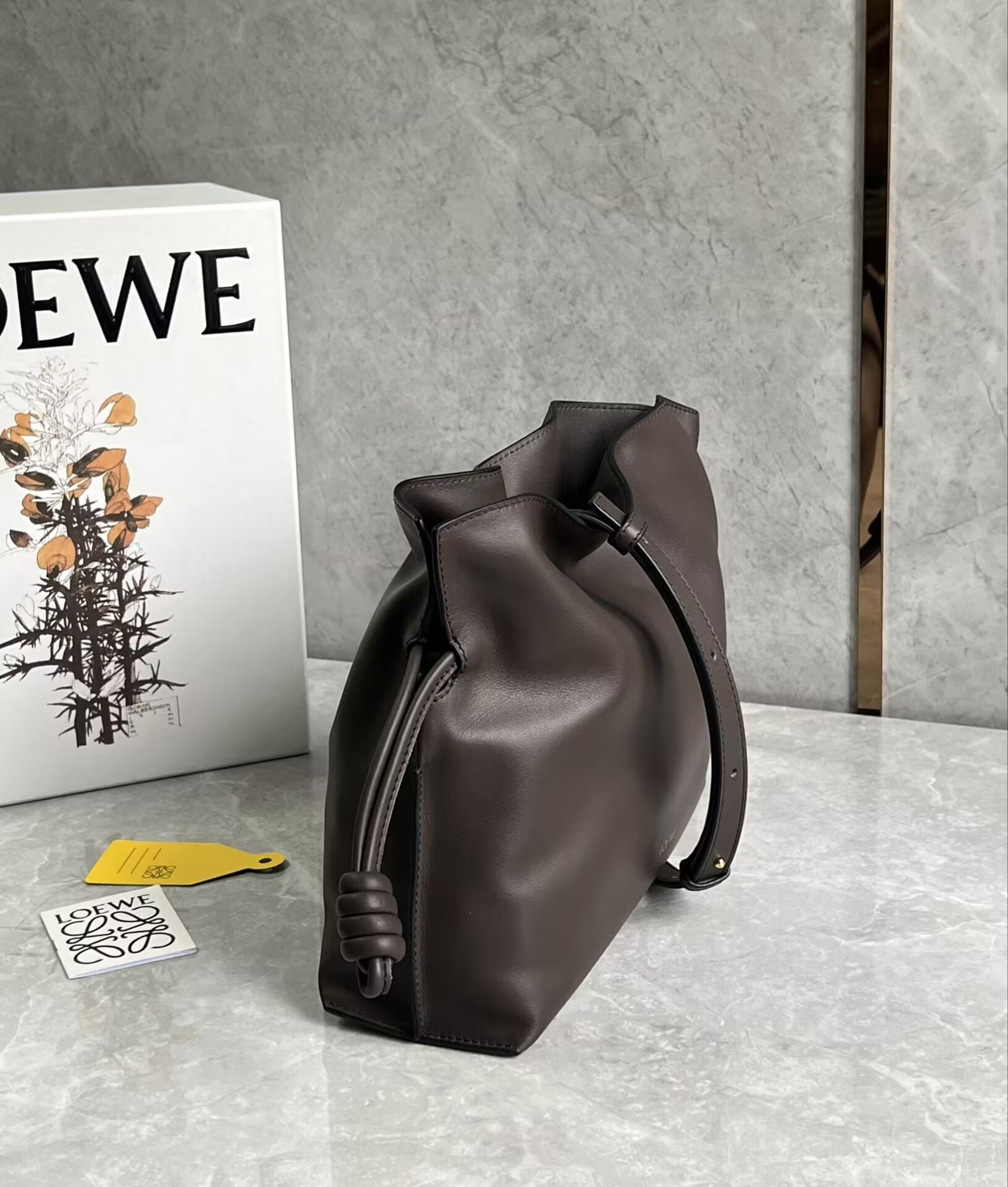 L0ew* flamenco purse 30x24.5x10.5cm