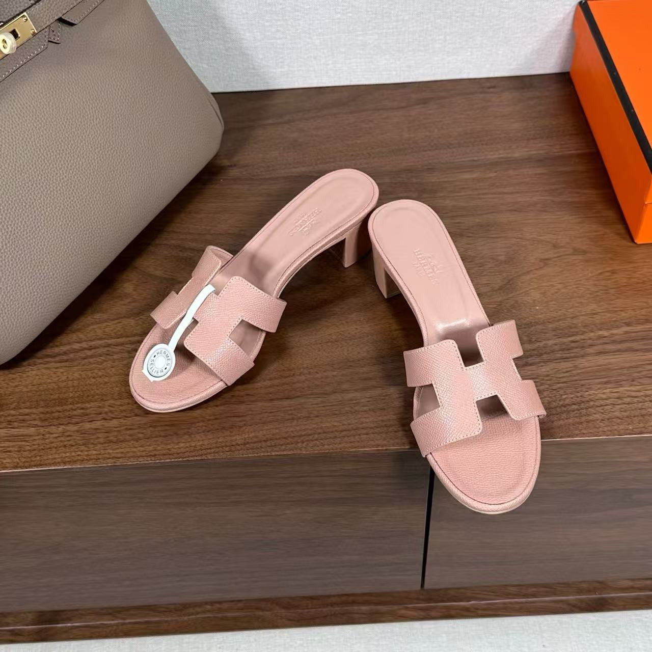 ua H**mes oasis sandal