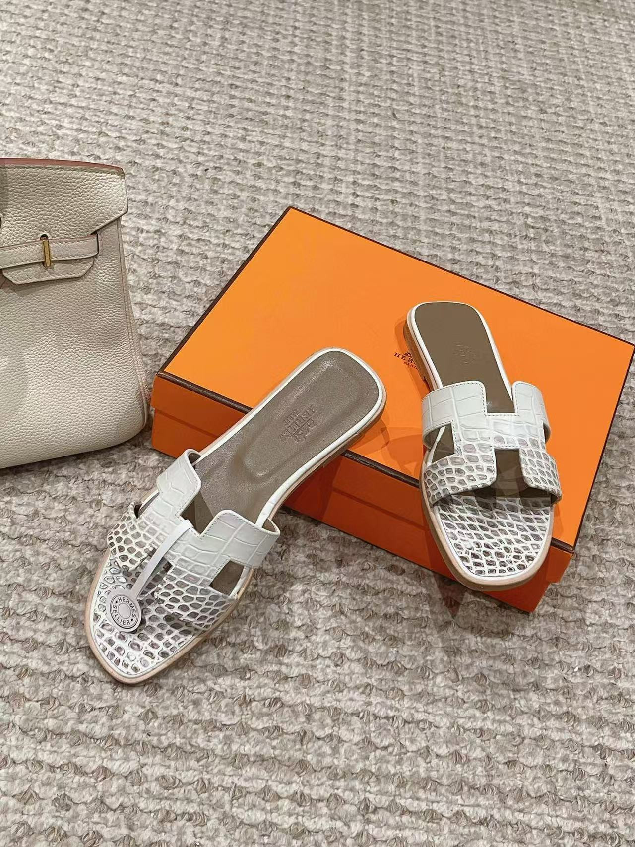 ua H**mes oran sandal