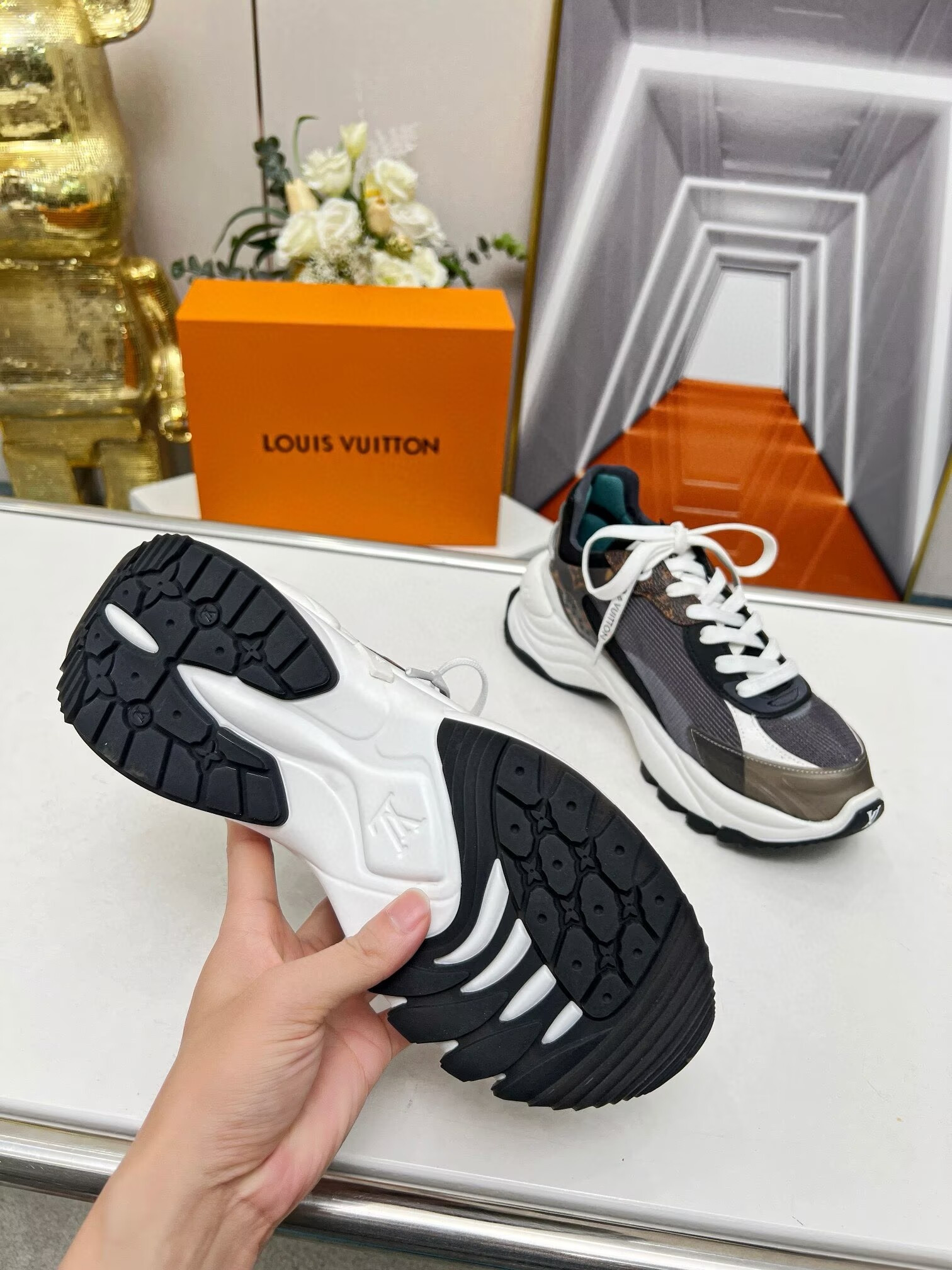 UA LV  Run 55 Sneaker