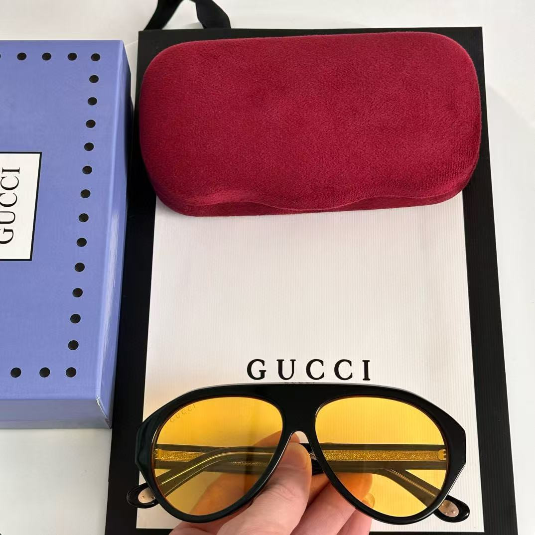 G*u*i glasses