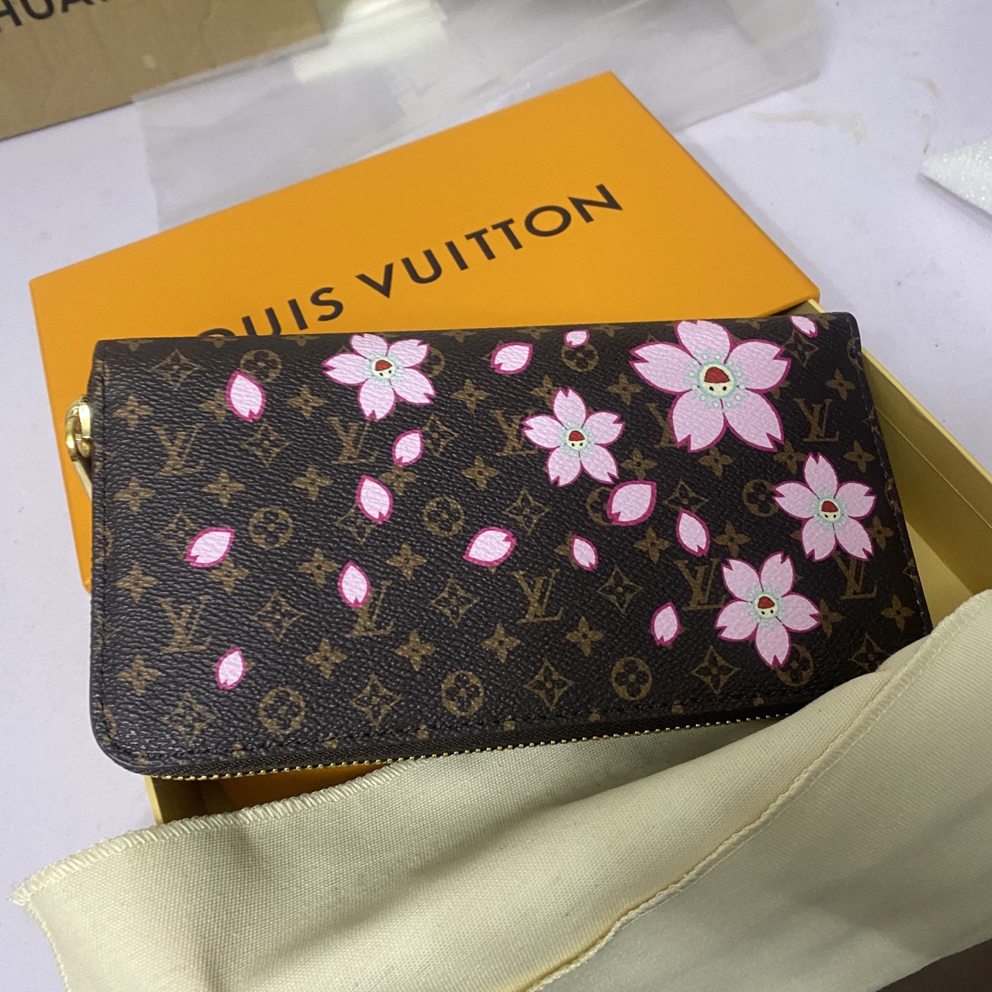 LV x TM Zippy Wallet M13433 7.7 x 4.1 x 1 inches