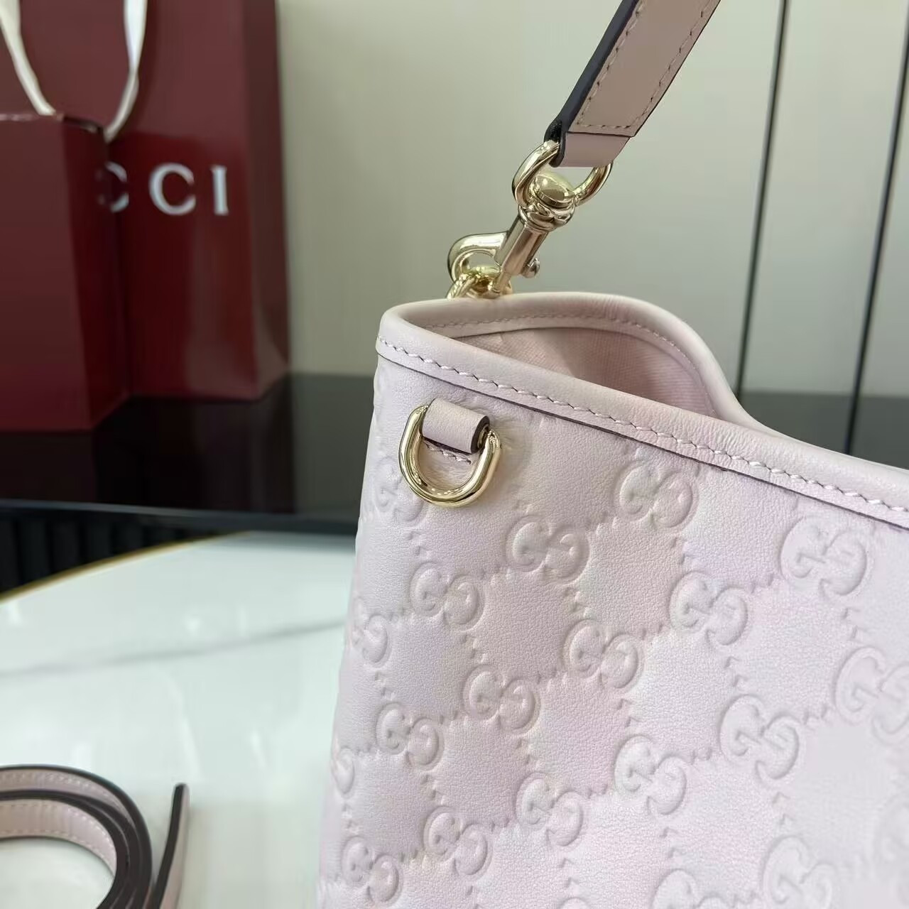 G*u*i gg emblem small bucket bag 19x18x11cm