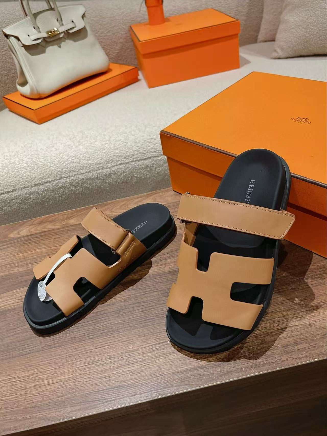 ua H**mes chypre sandal