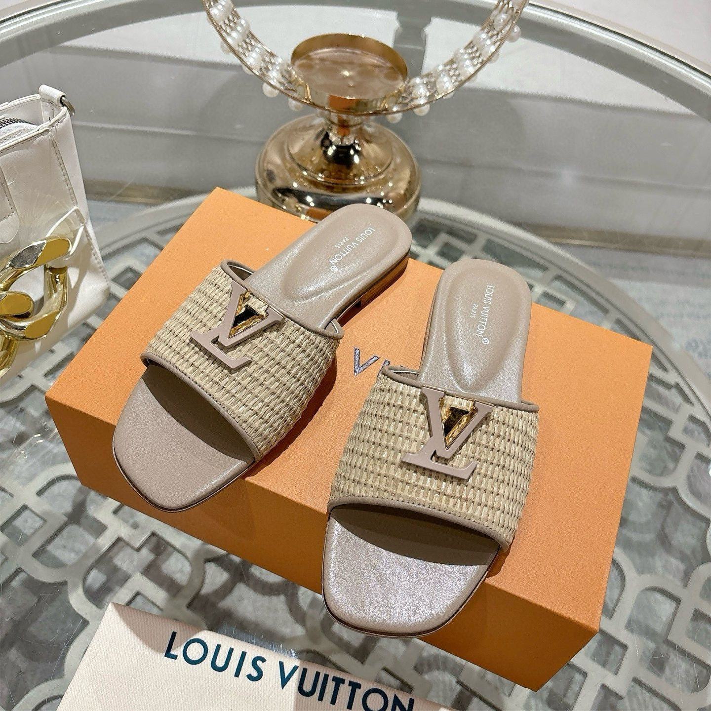 UA LV Mare Flat Mule