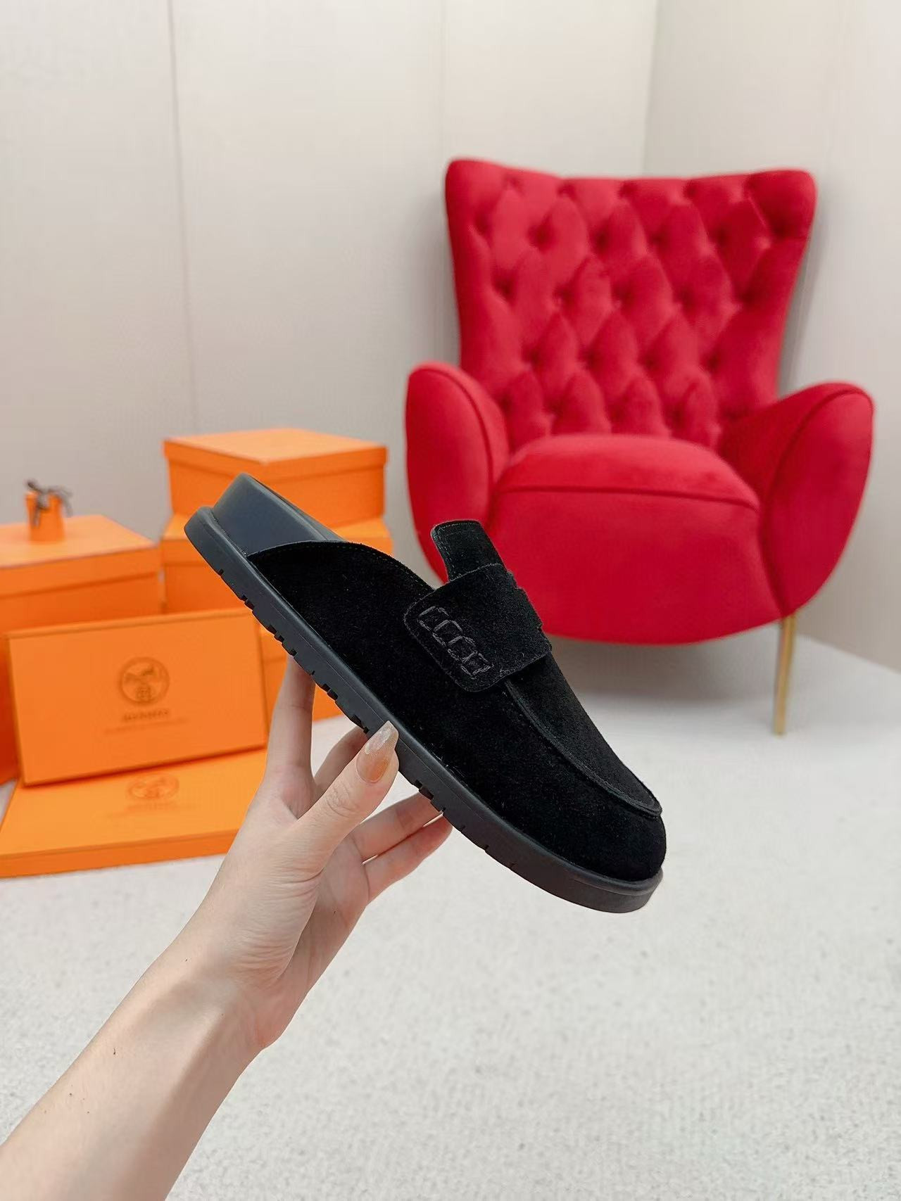 ua H**mes slippers
