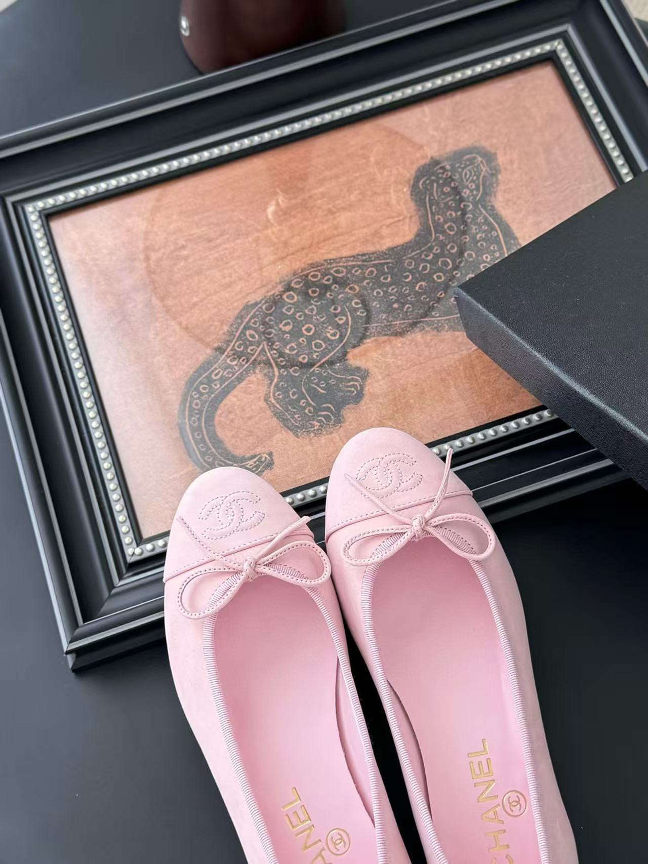 ua Ch*el ballet flats