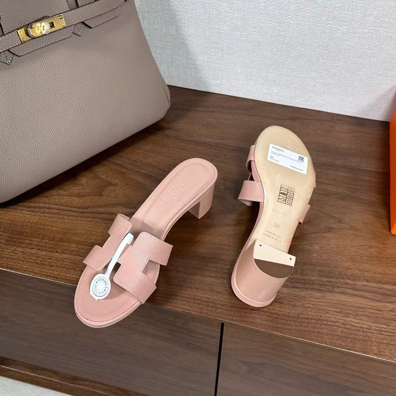 ua H**mes oasis sandal