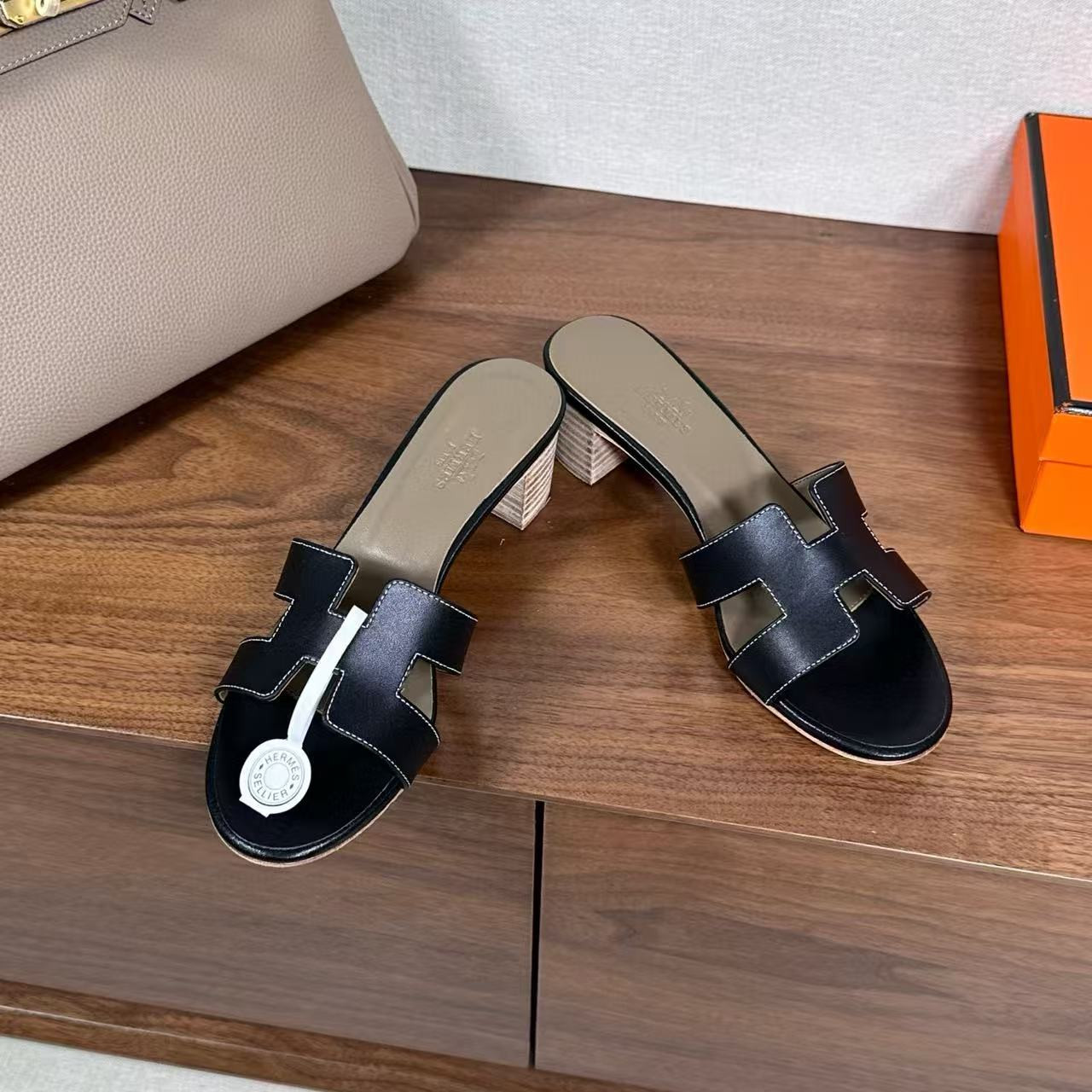 ua H**mes oasis sandal