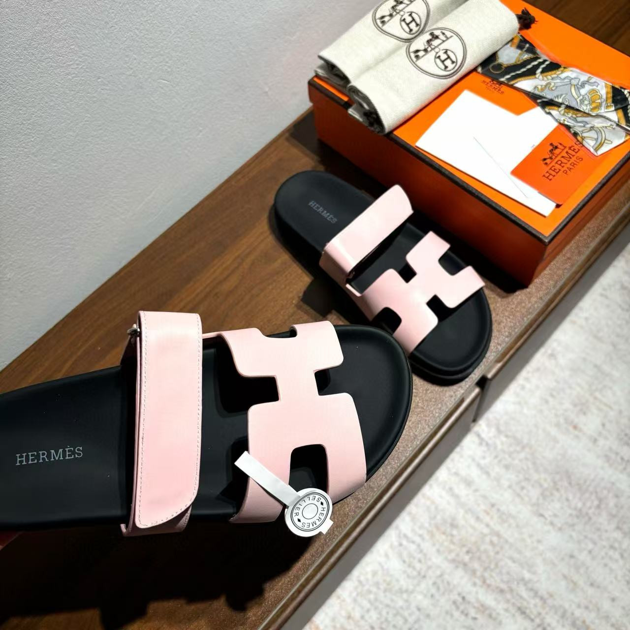 ua H**mes chypre sandal