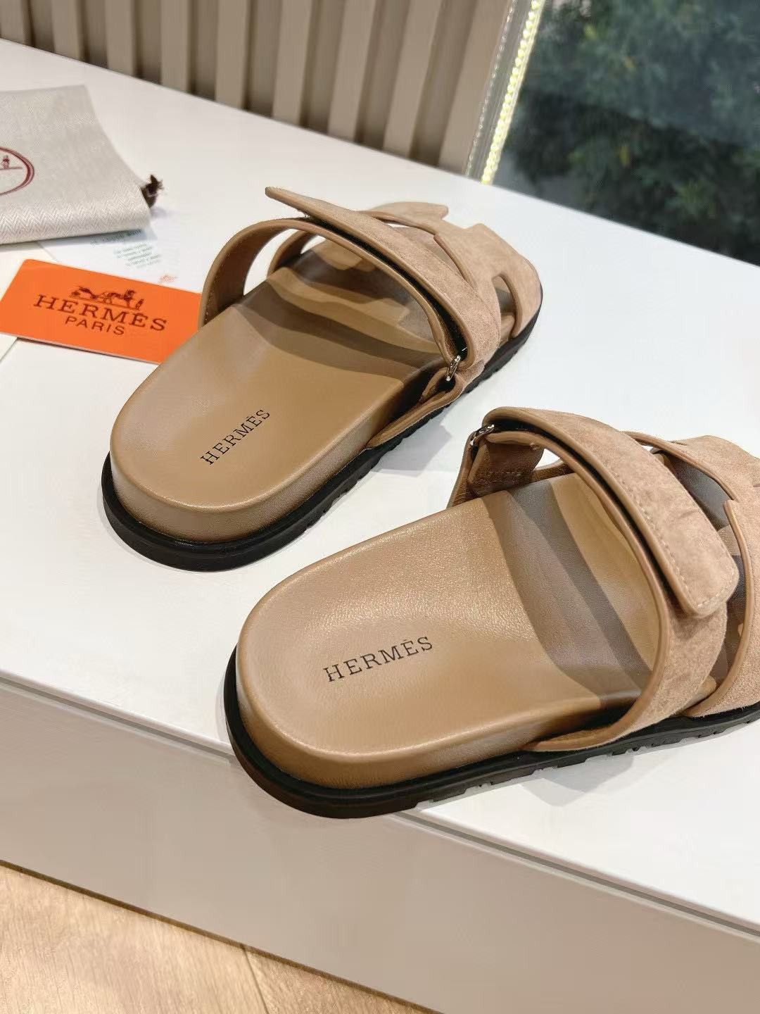 ua H**mes chypre sandal
