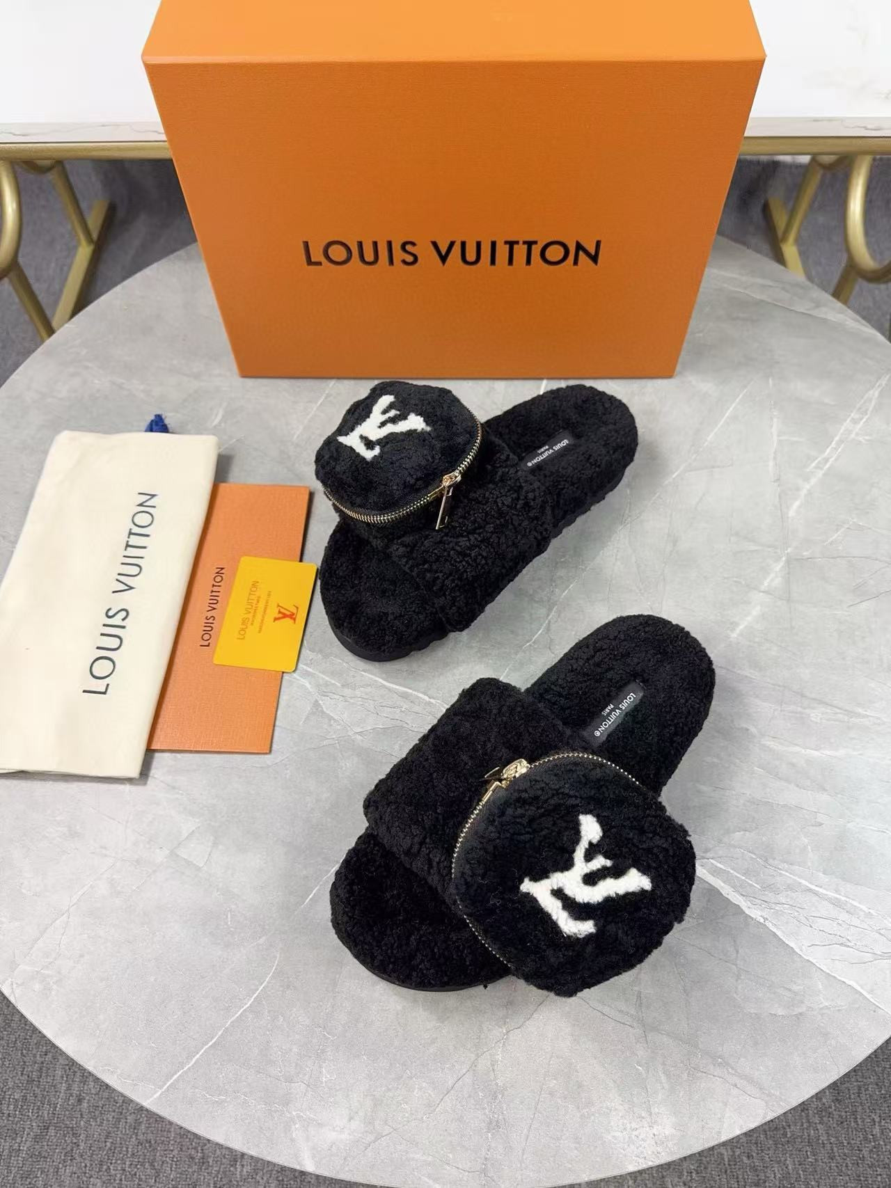 UA LV Slippers