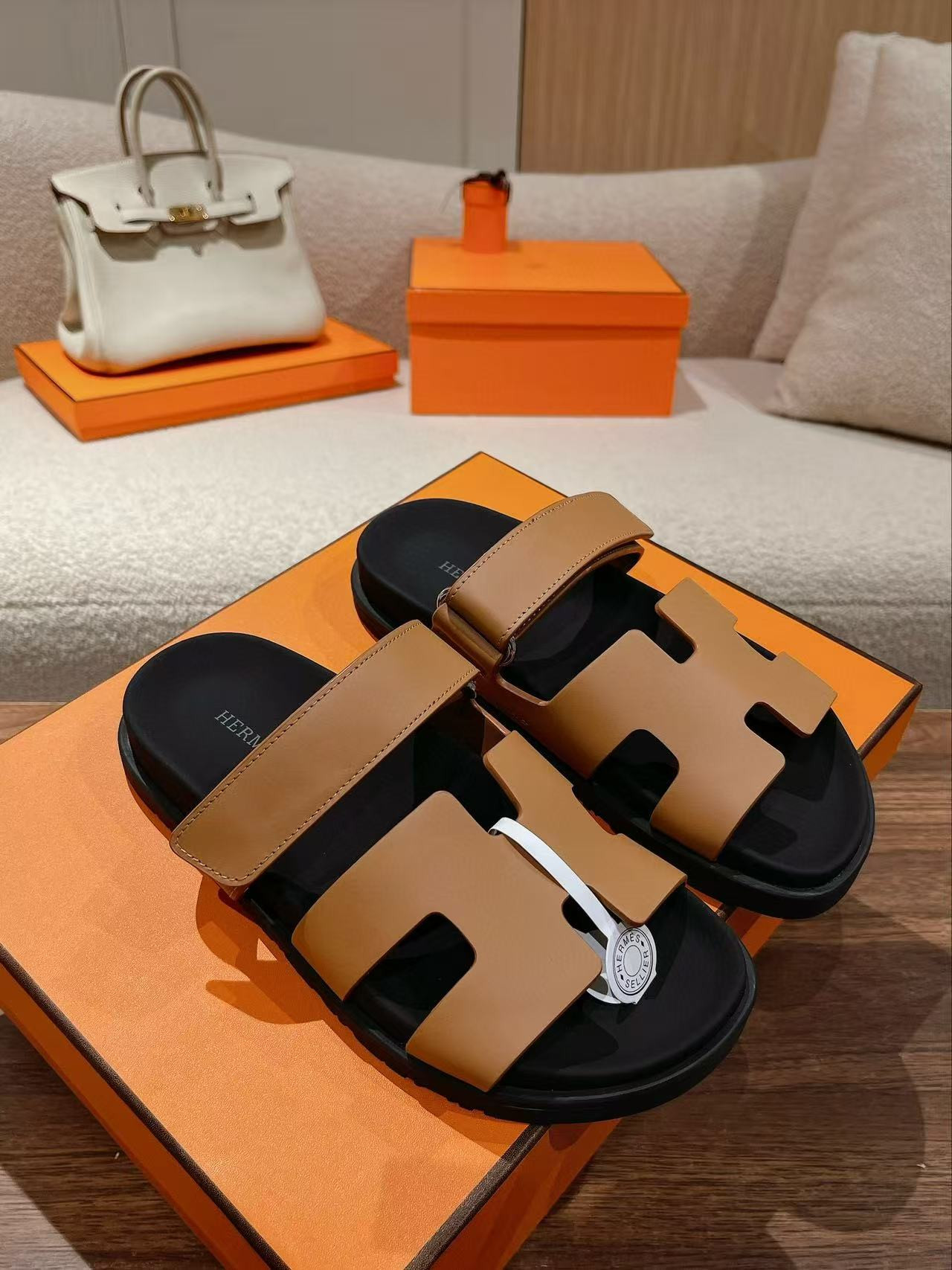 ua H**mes chypre sandal