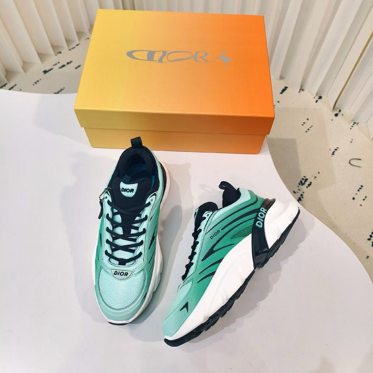 ua D*or sneaker
