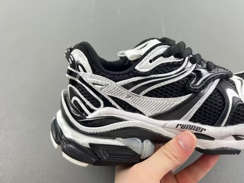 ua Ba*len*cia*ga runner black white