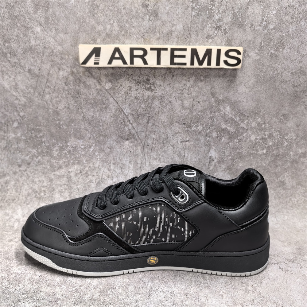 ua D*or sneaker