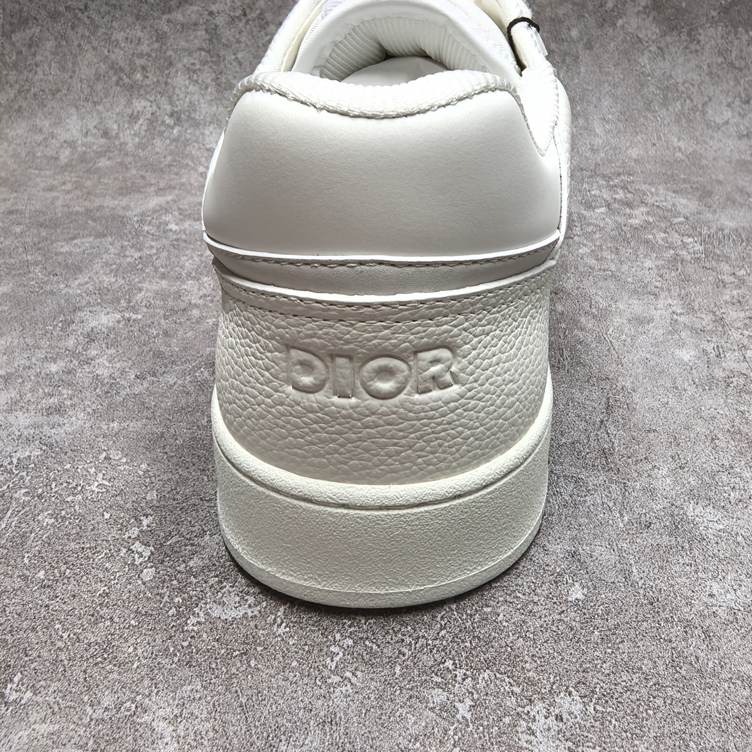 ua D*or sneaker