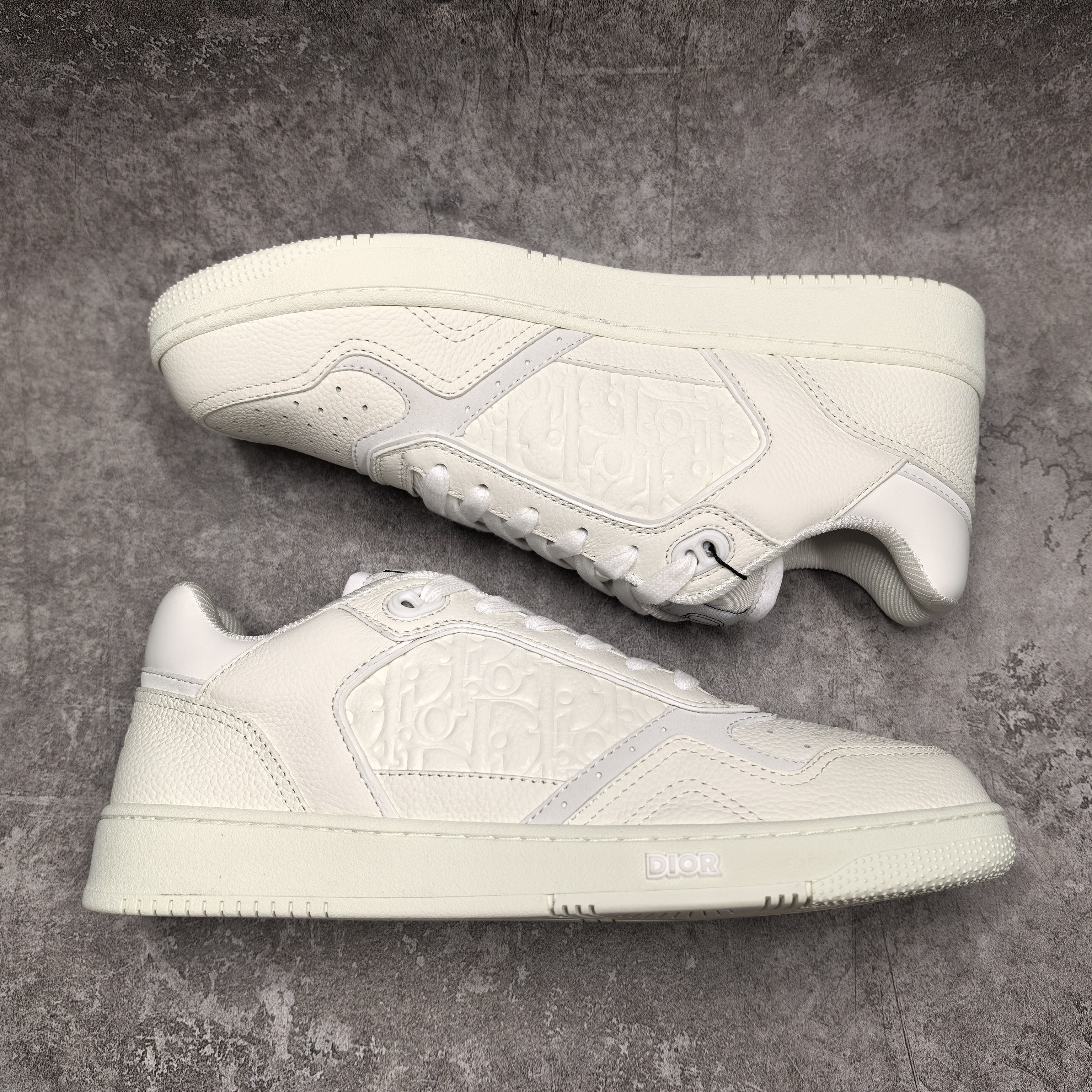 ua D*or sneaker
