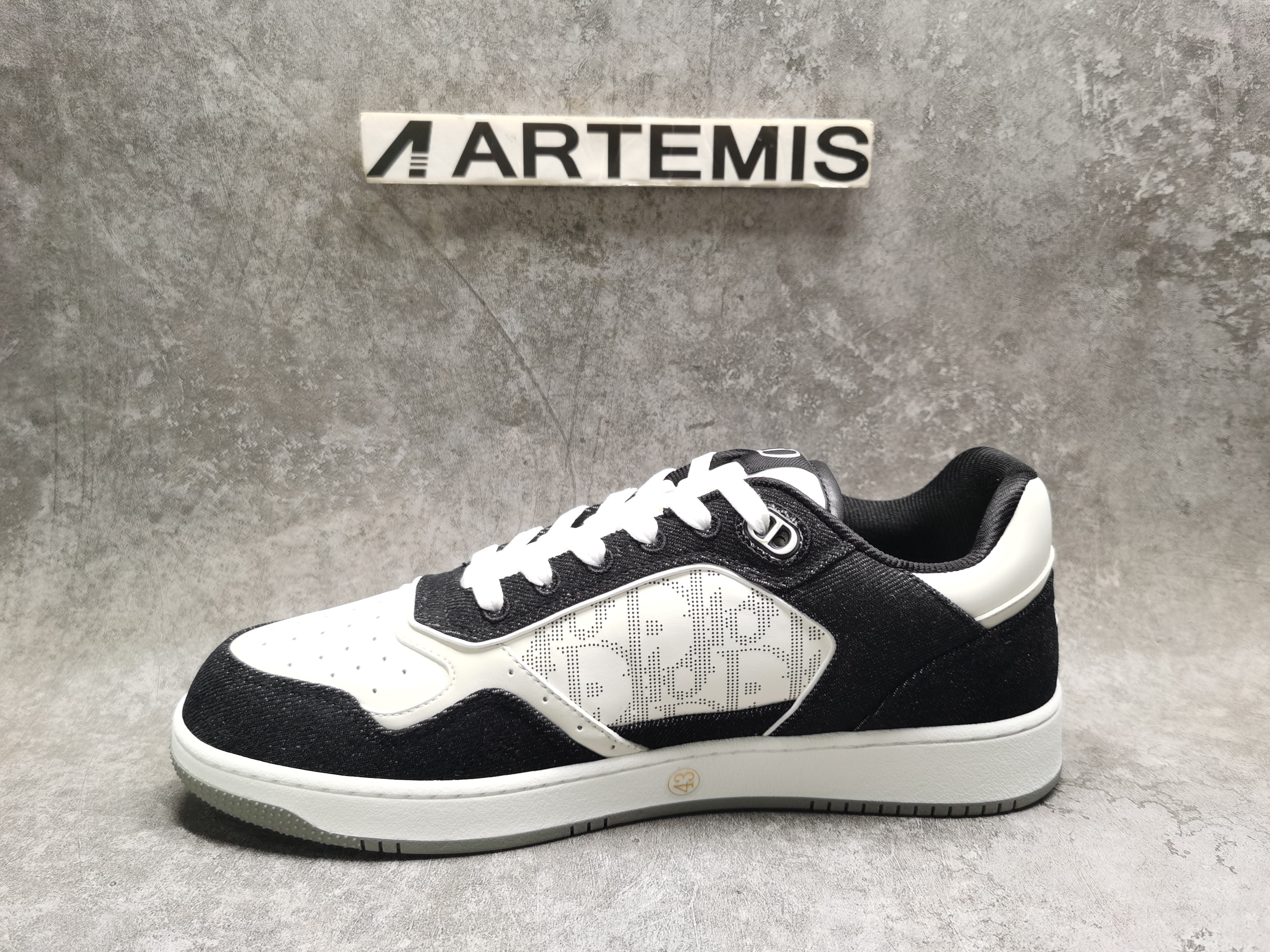 ua D*or b27 sneaker