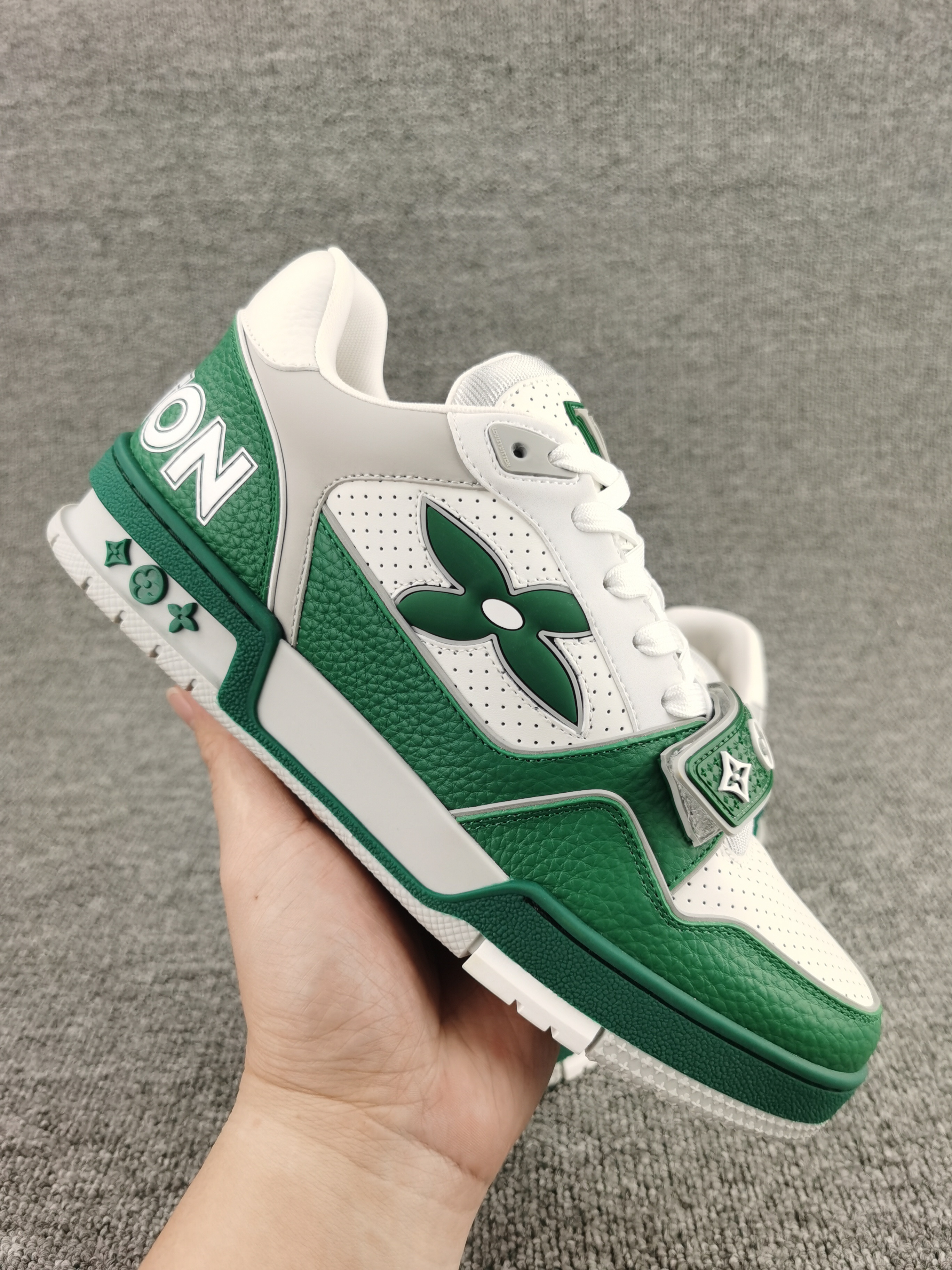 UA LV Trainer Sneaker