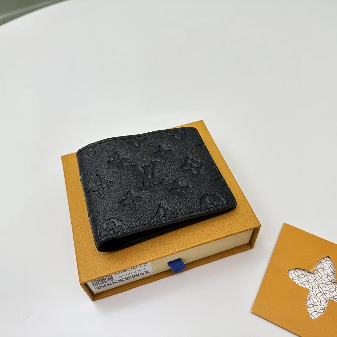 LV Short clip multiple wallet M82072