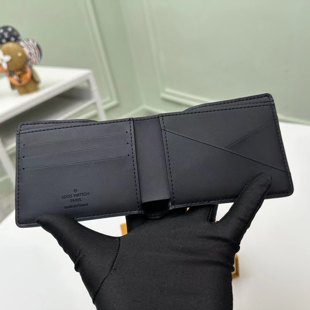 LV Short clip multiple wallet M82072