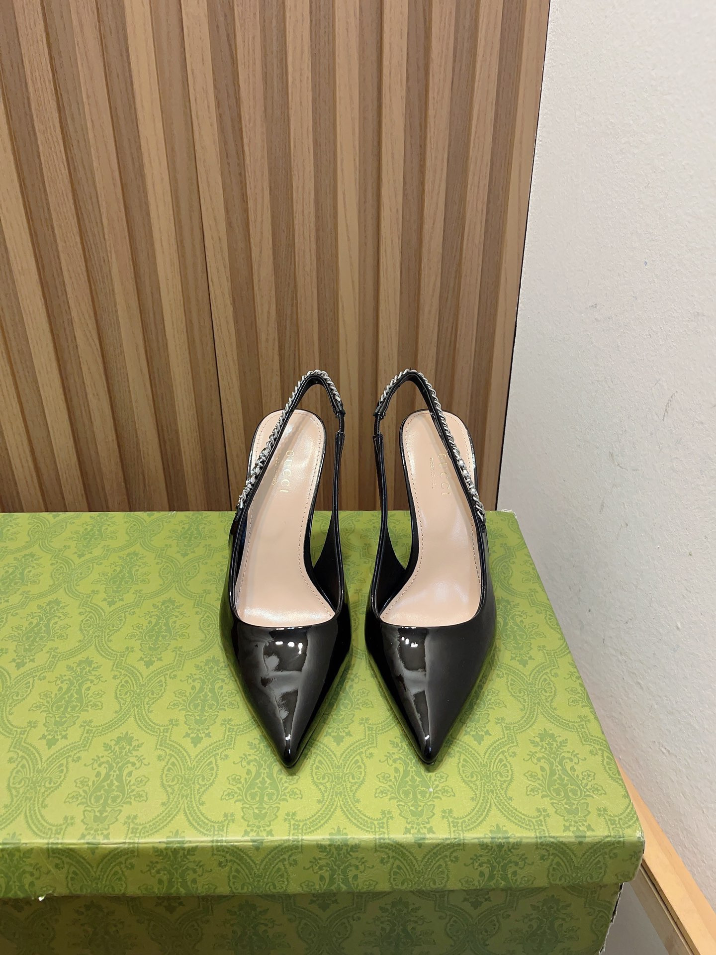 G*u*i signoria slingback pump high