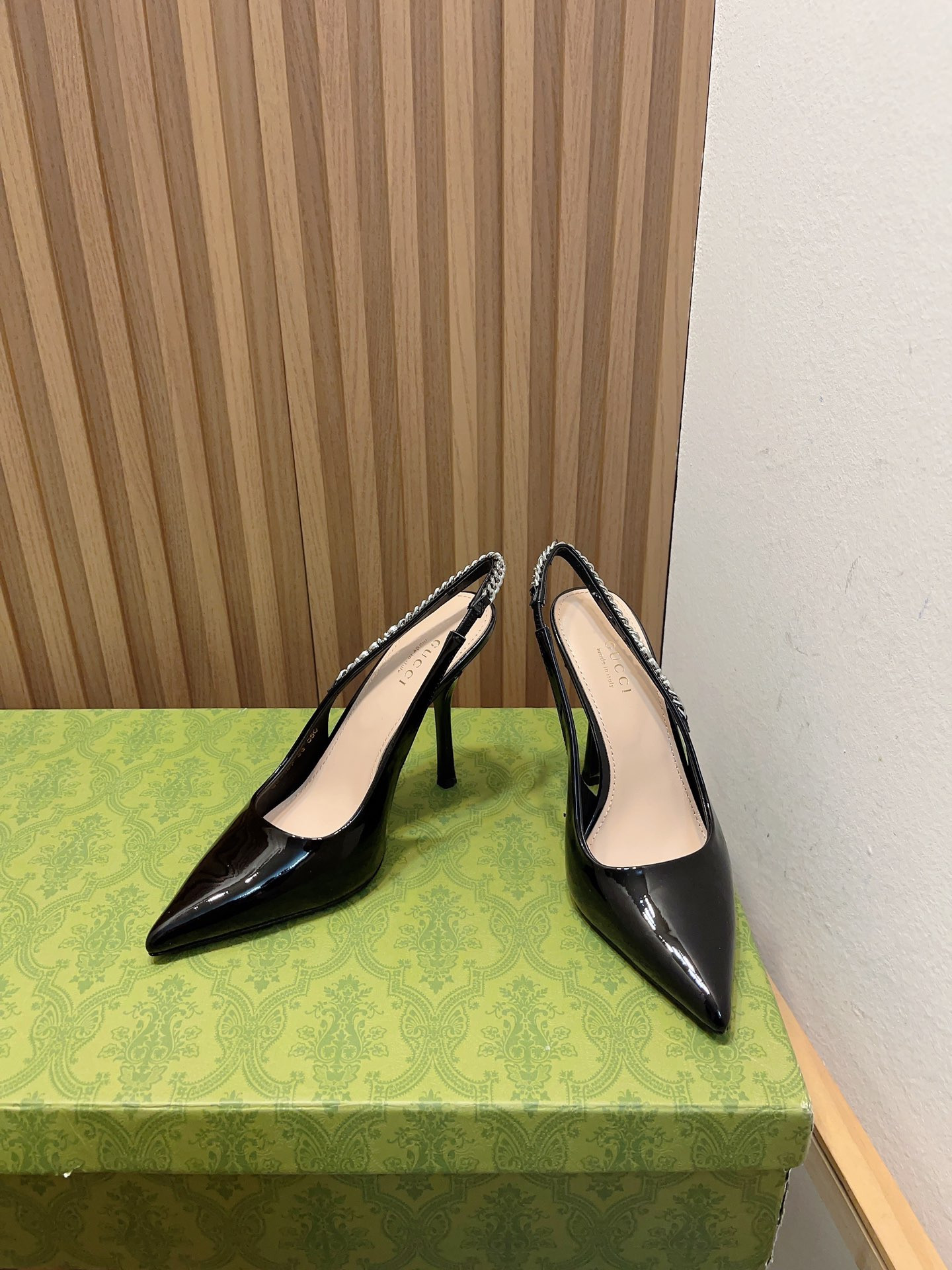 G*u*i signoria slingback pump high
