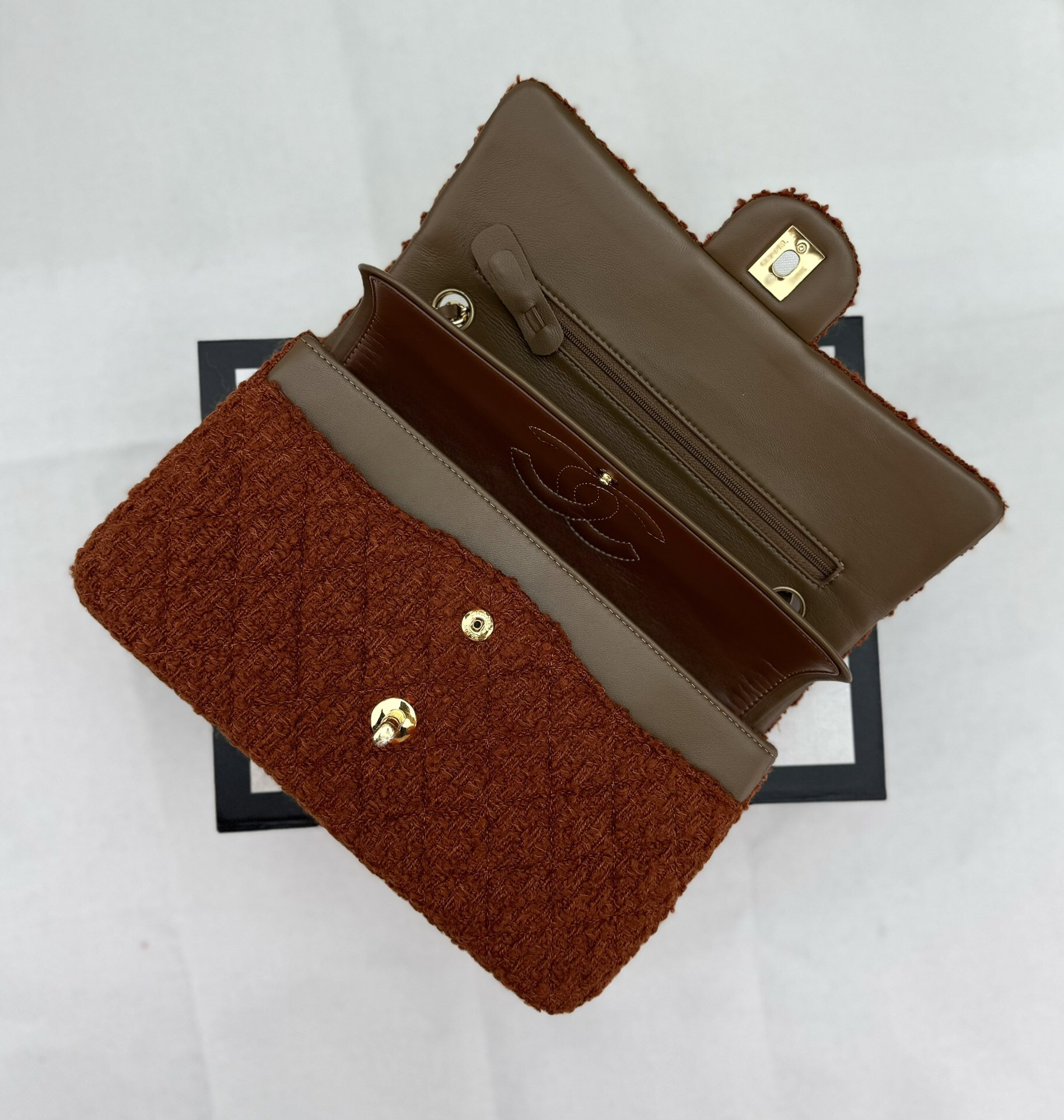 Ch*el mini classic 11.12 handbag 25 15.5 × 25.5 × 6.5 cm