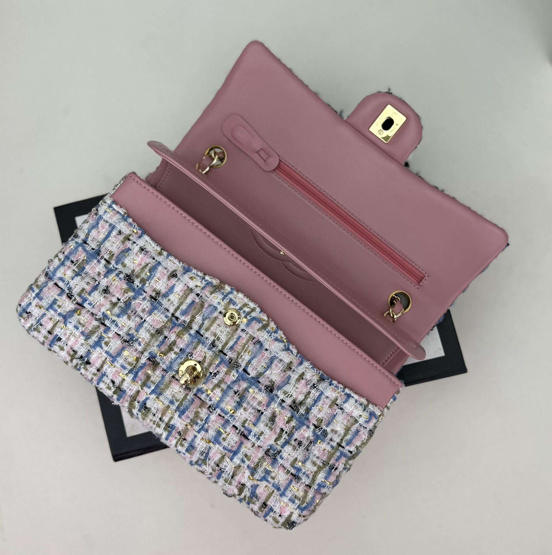 Ch*el mini classic 11.12 handbag 25 15.5 × 25.5 × 6.5 cm