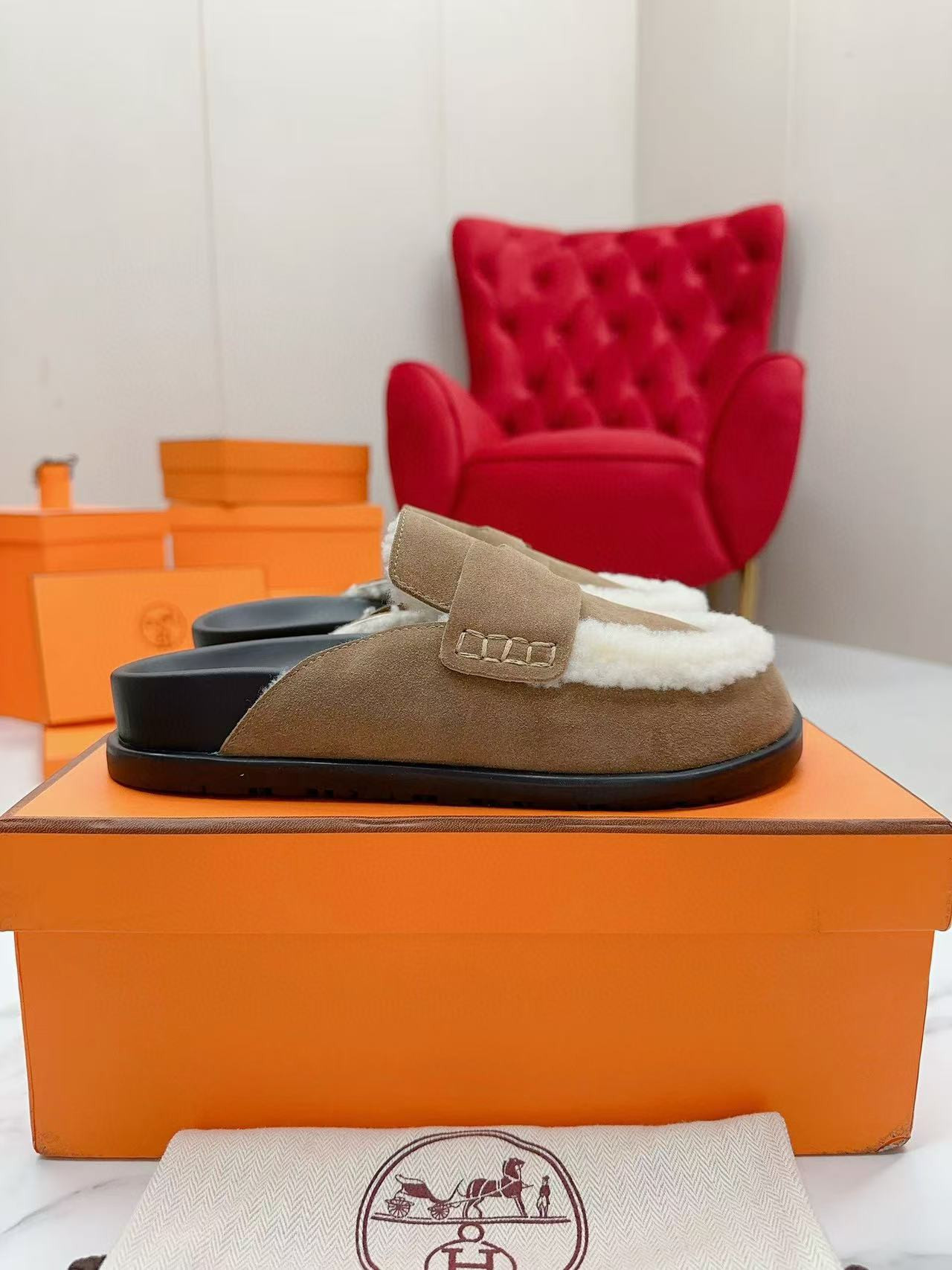 ua H**mes chypre sandal