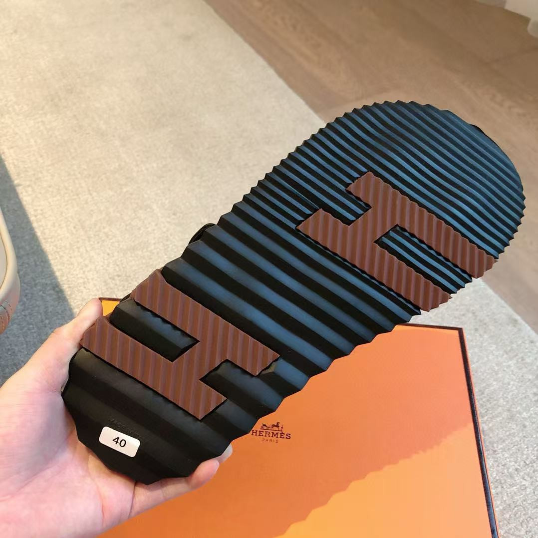 ua H**mes junior sandal