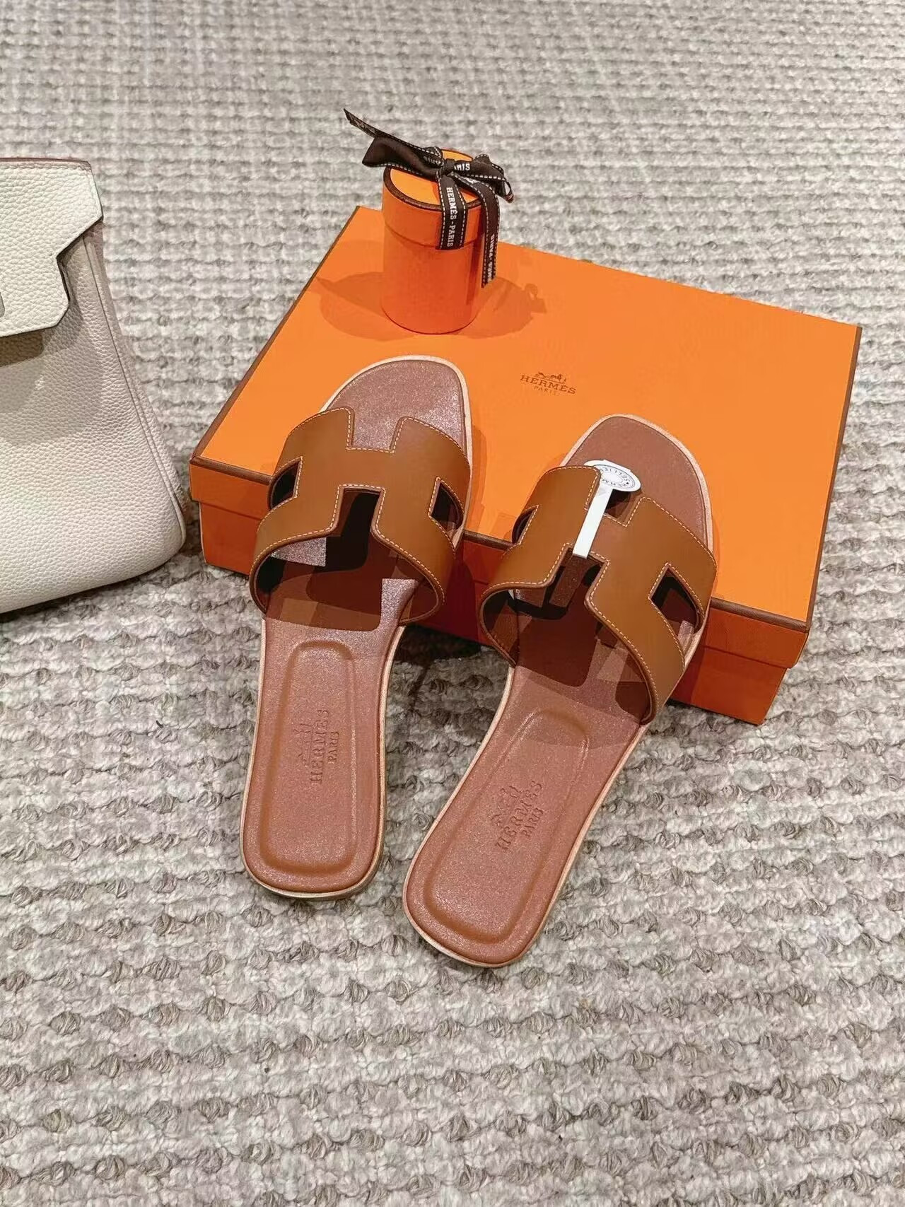 ua H**mes oran sandal