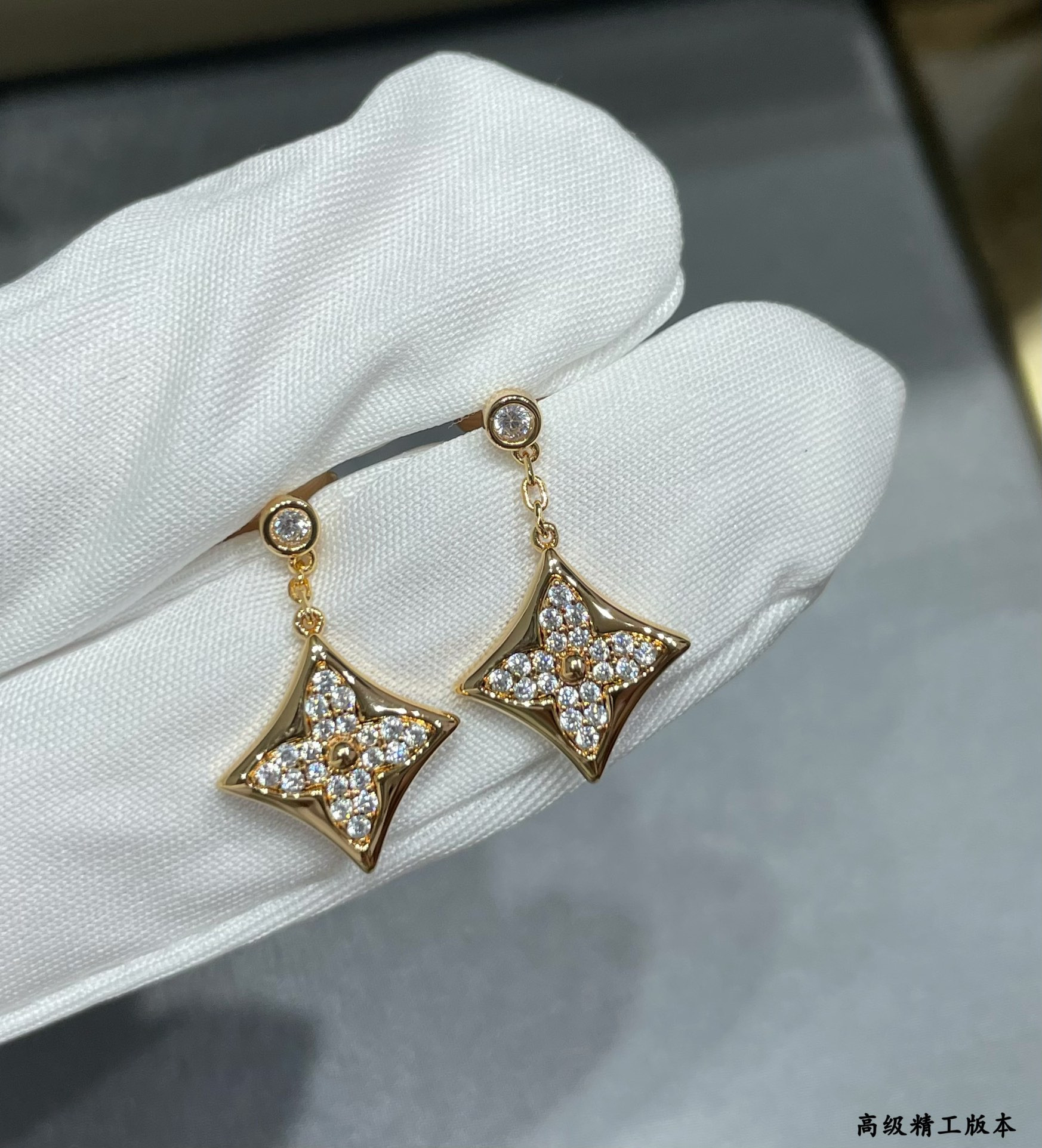 l0*is v*t0n square Di*m*nd earrings