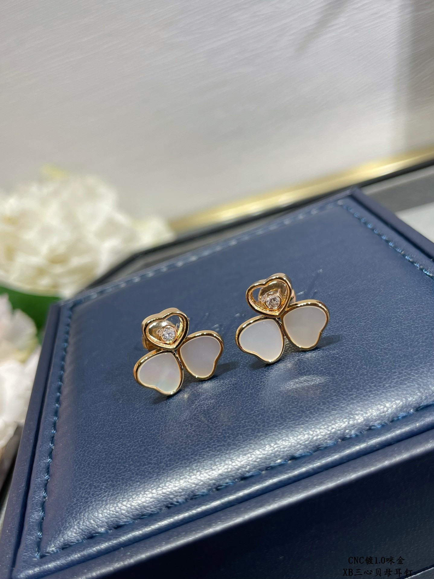Ch0pard three heart mother of pearl earrings